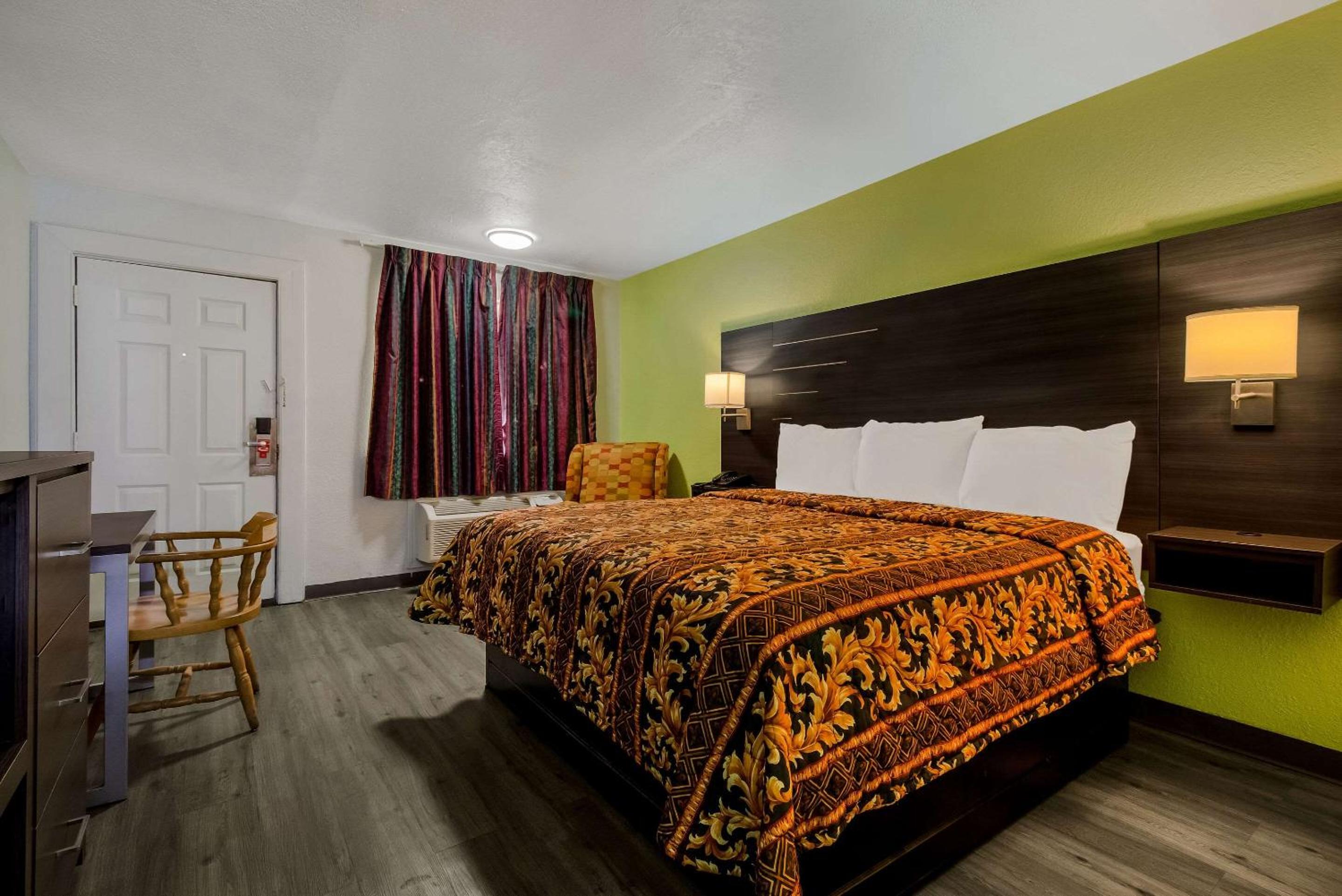 Monsoon Inn