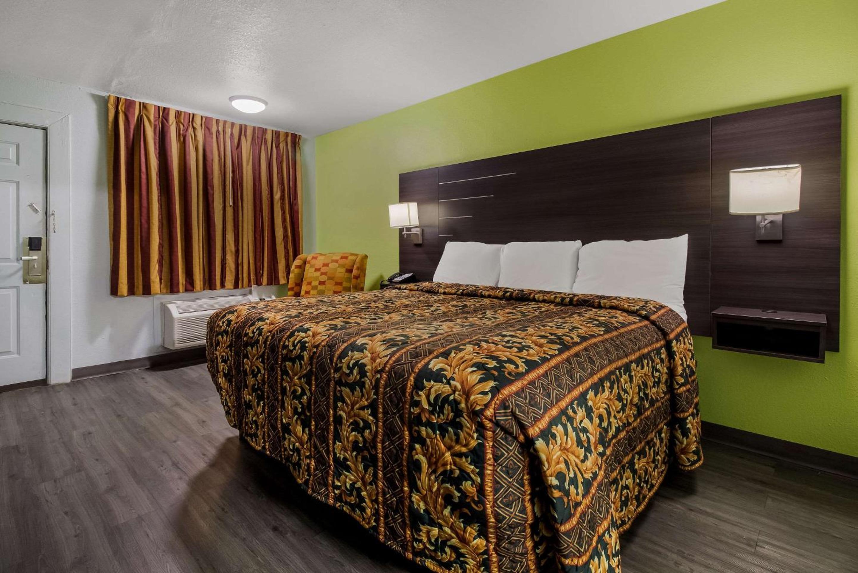 Monsoon Inn, Photo 17