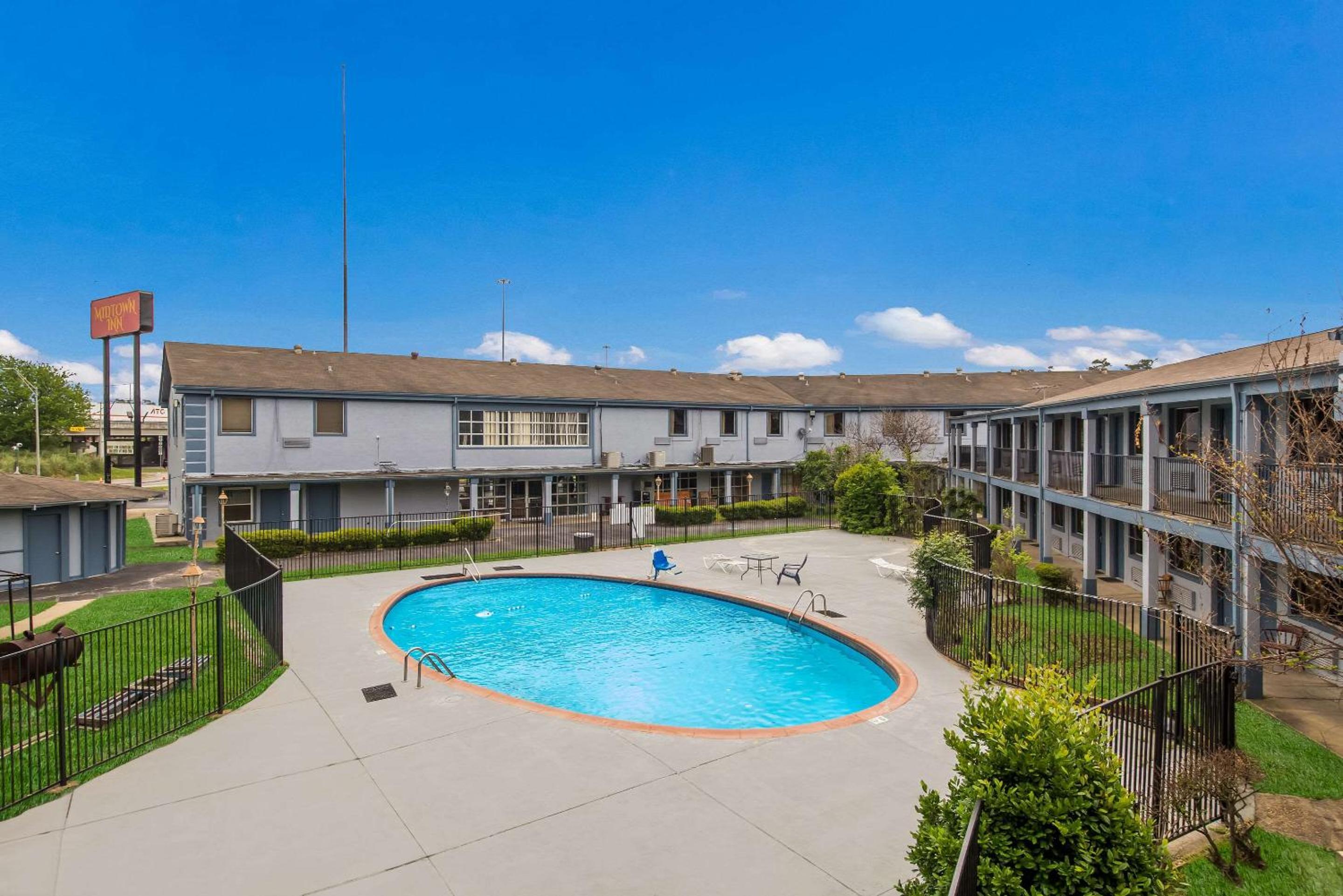 Monsoon Inn