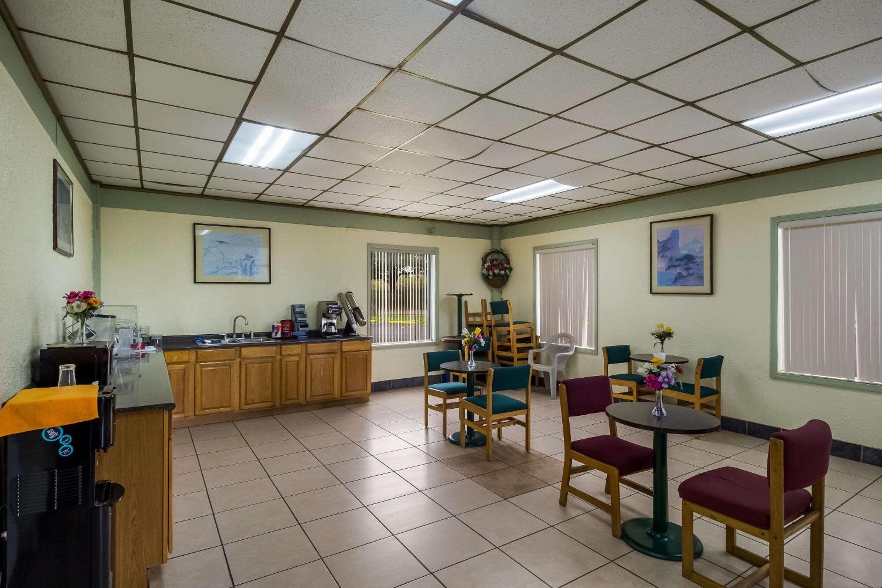 Monsoon Inn