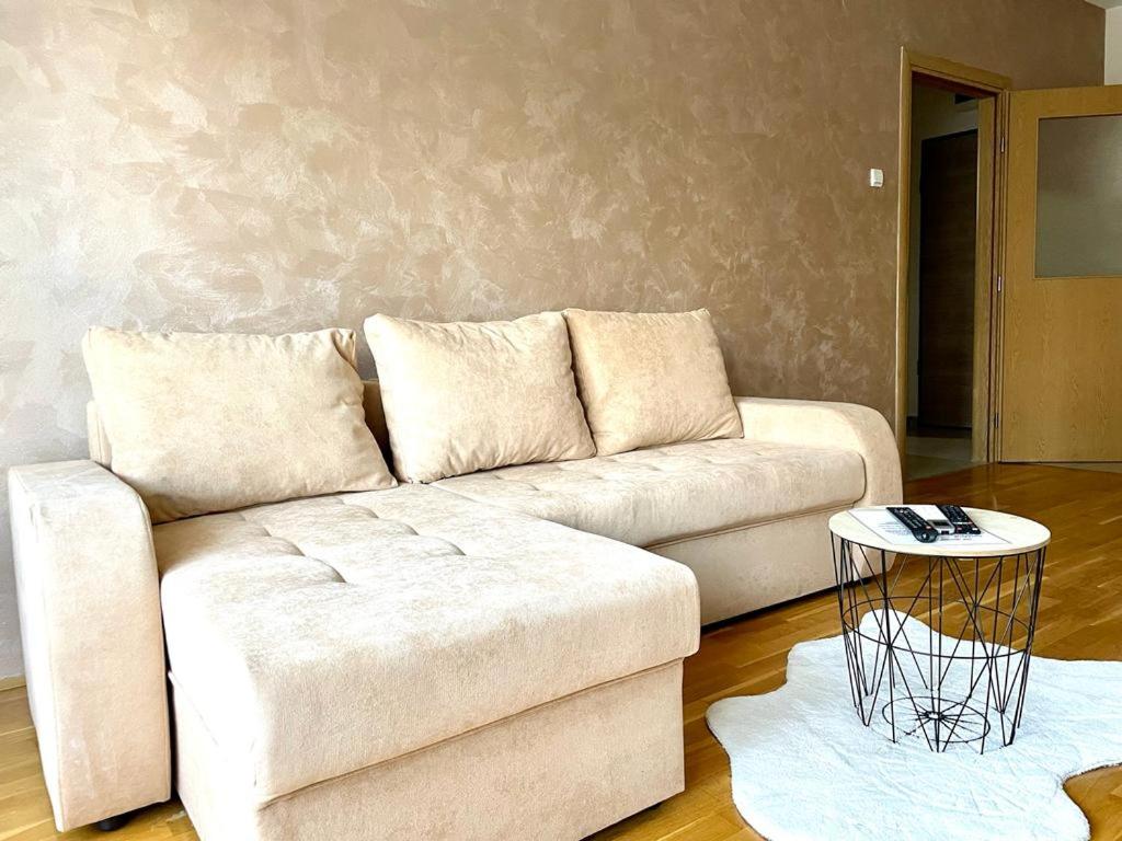 Naki apartmani