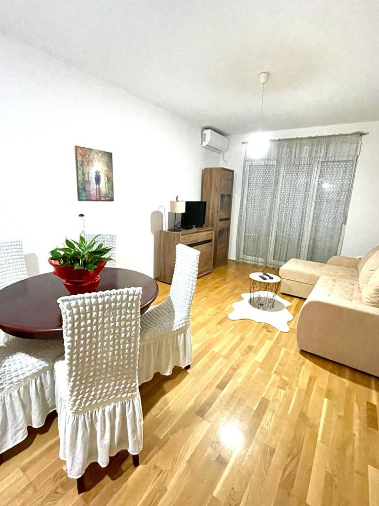 Naki apartmani