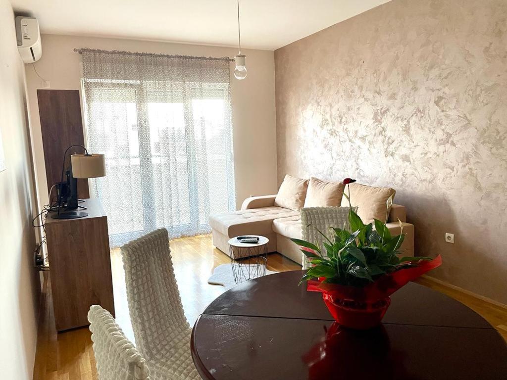 Naki apartmani