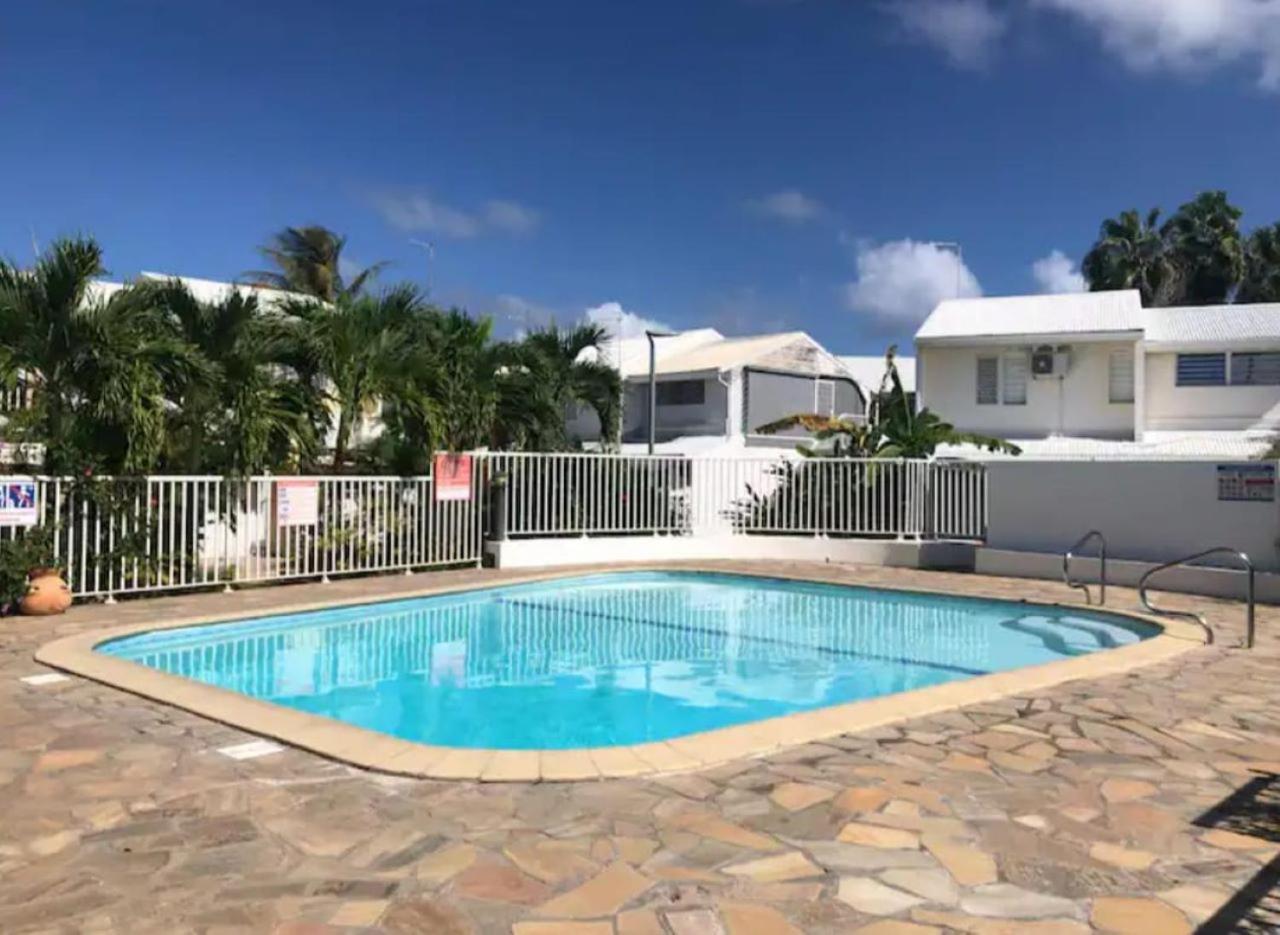 Studio Azur, résidence privée et piscines, citerne view 2