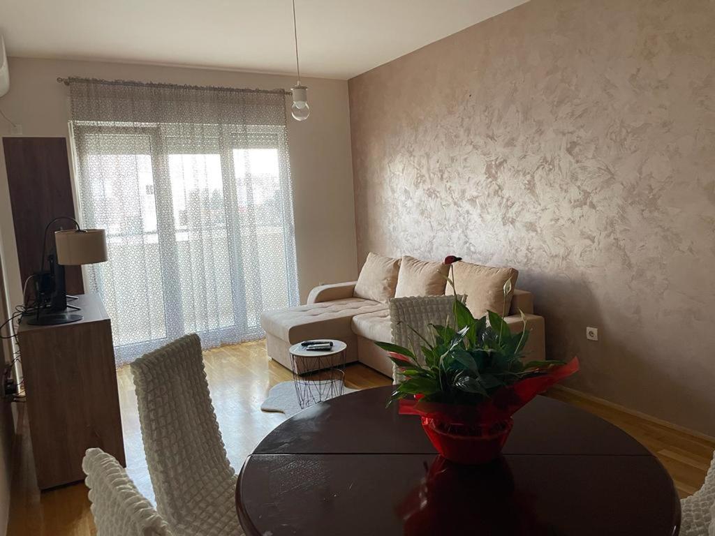 Naki apartmani