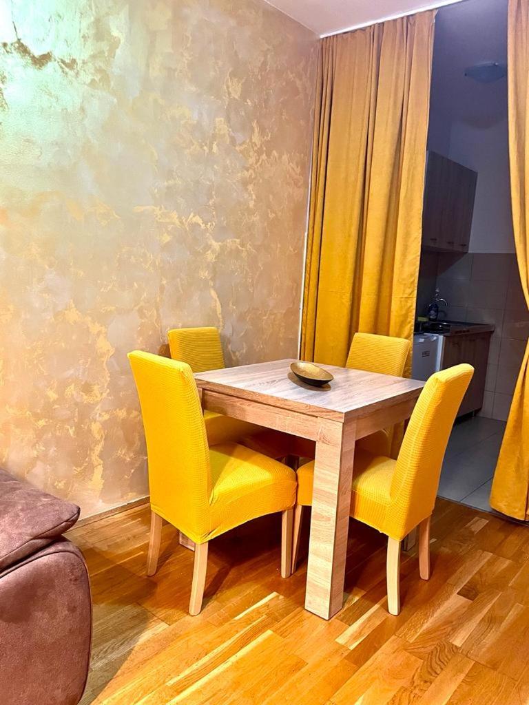 Naki apartmani