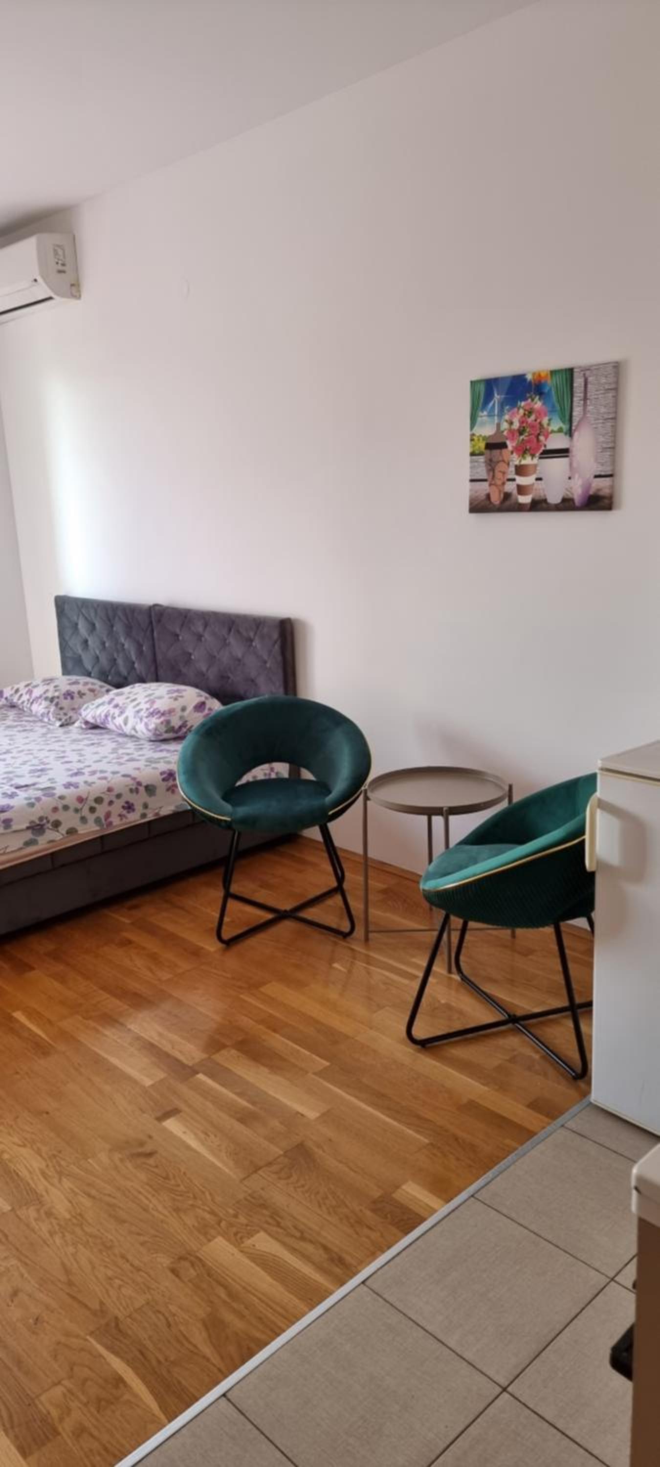 Naki apartmani