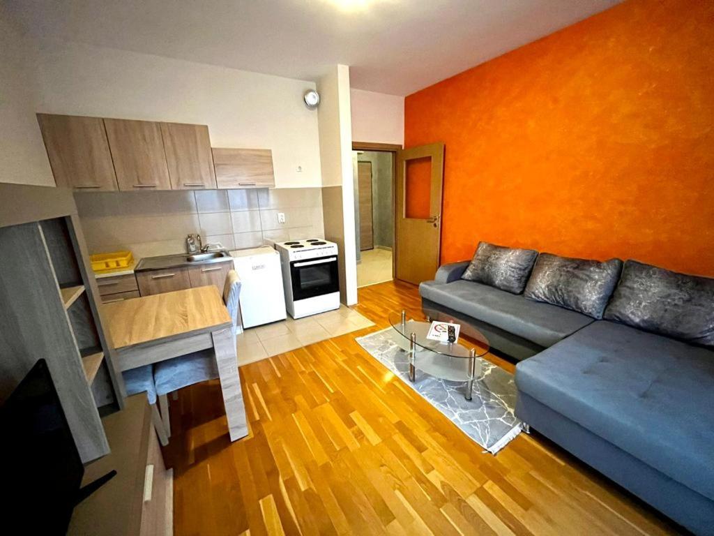 Naki apartmani