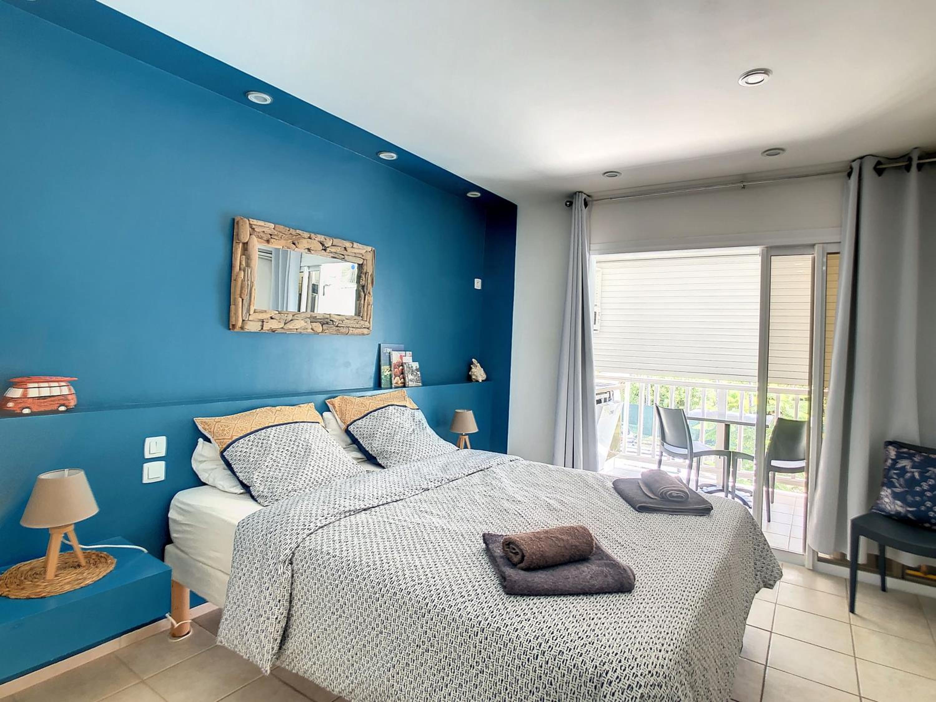 Studio Azur, résidence privée et piscines, citerne view 3