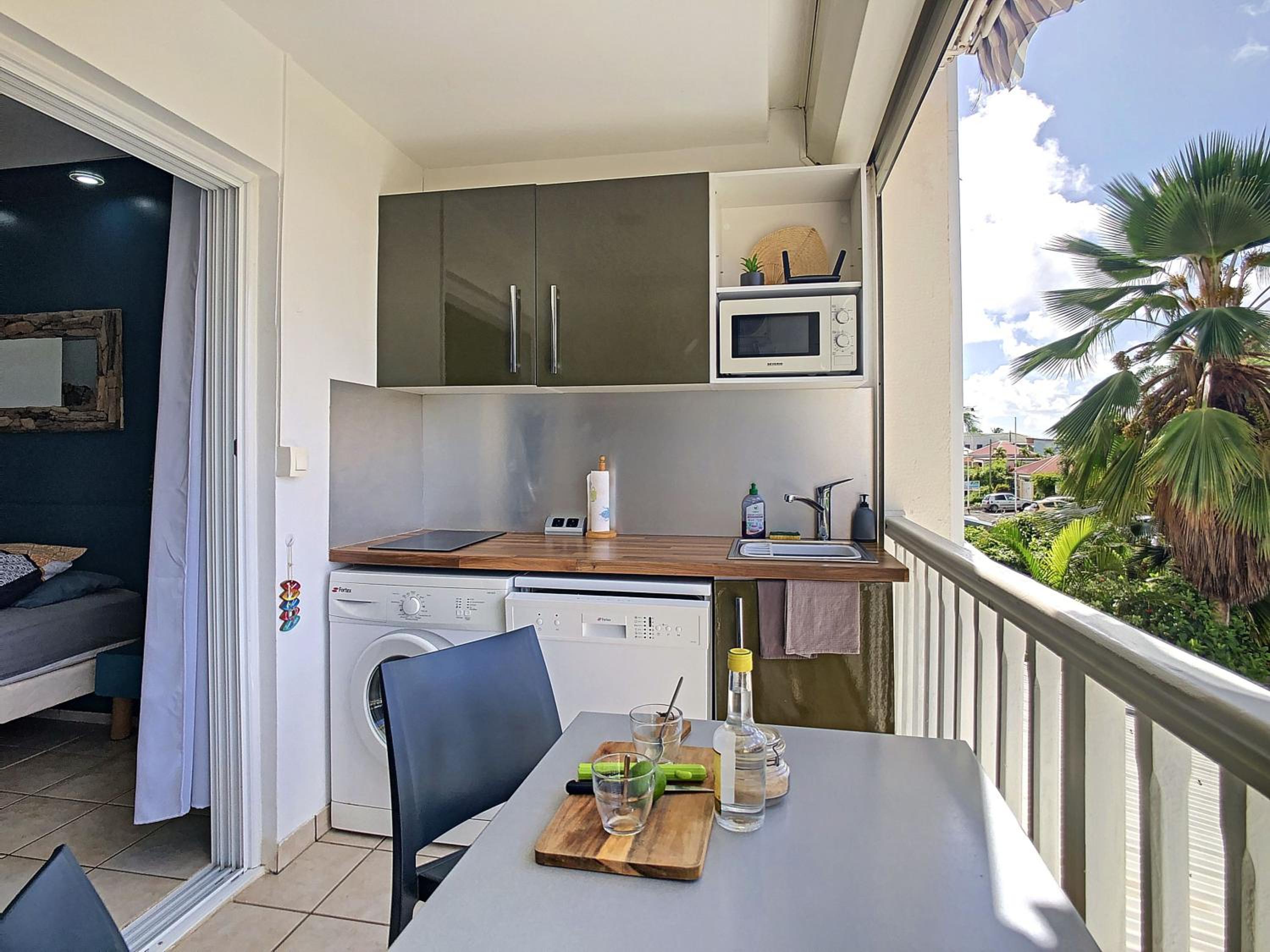 Studio Azur, résidence privée et piscines, citerne view 5