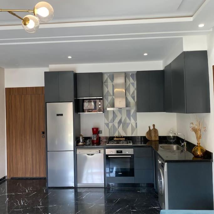 2 bed apartment with Rooftop pool & gym downtown marrakech view 4