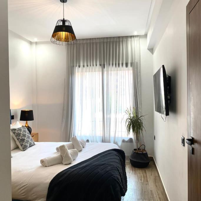 2 bed apartment with Rooftop pool & gym downtown marrakech view 5