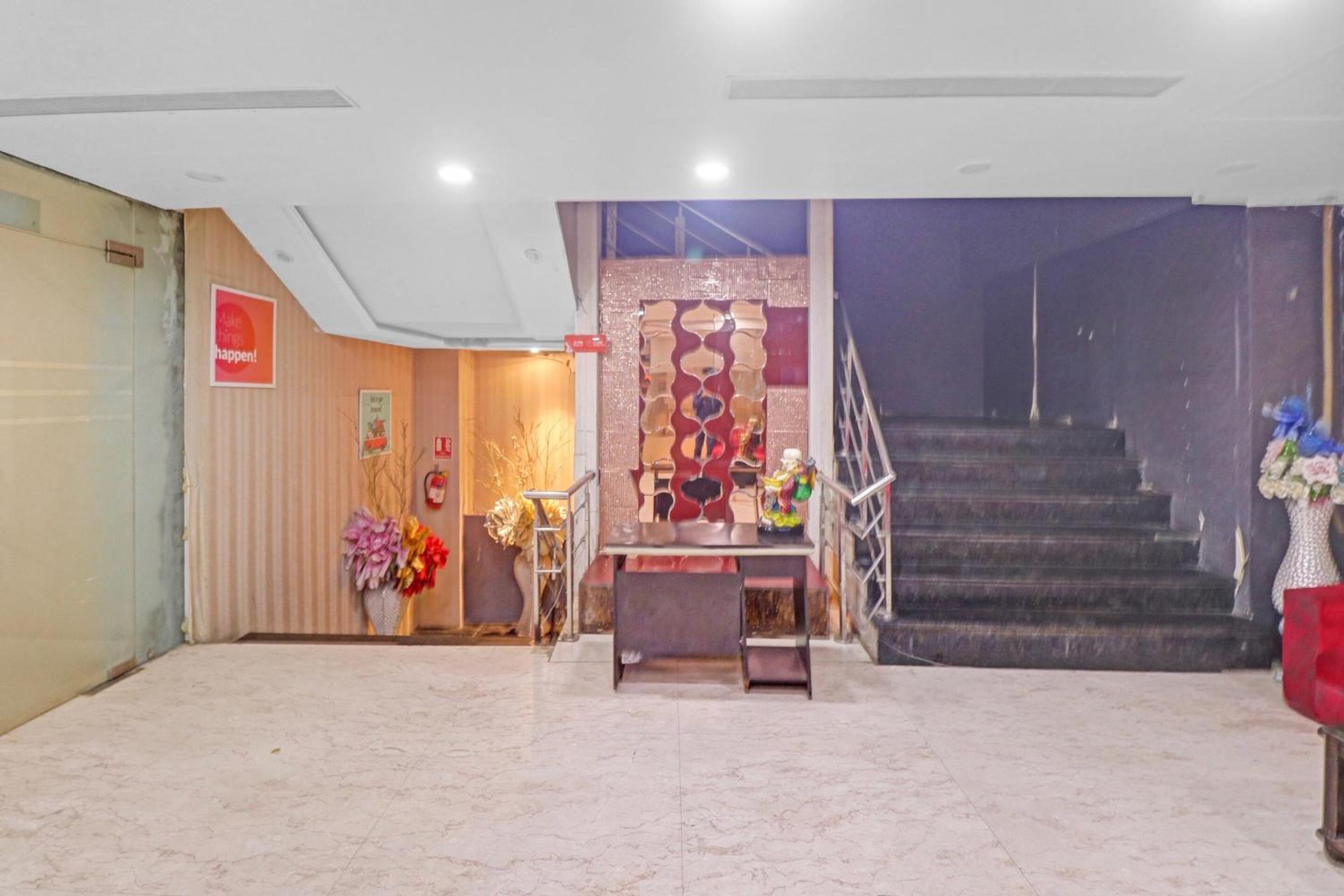 Lobby & Reception