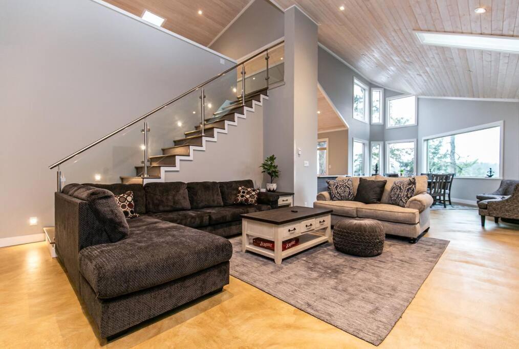 Sooke Vacations - Water Front Home with Private Dock and Hottub - Property Image 1