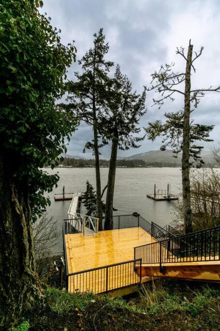 Sooke Waterfront Retreat Hot Tub & Dock Access