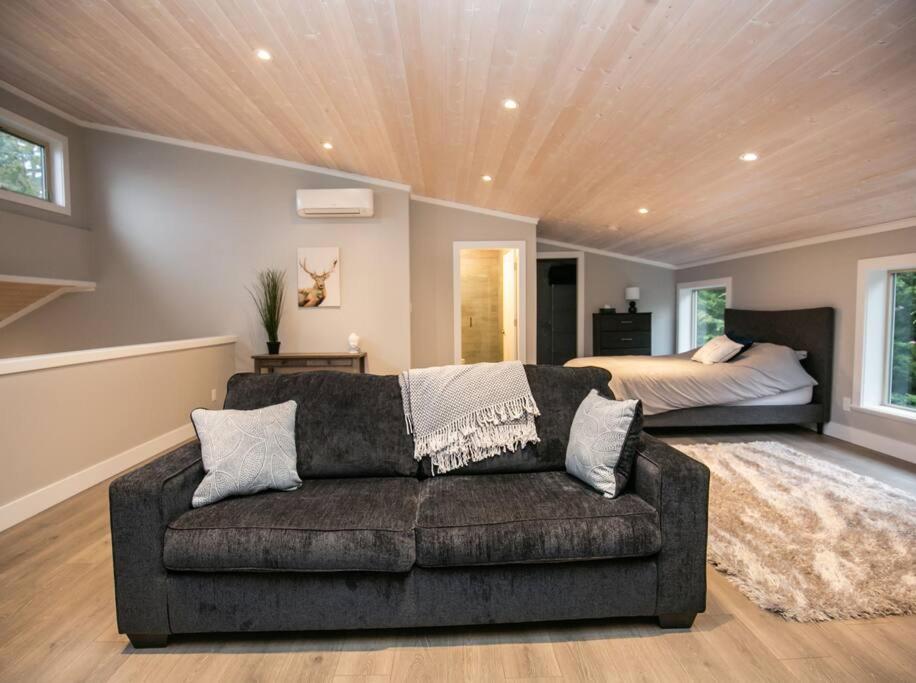 Sooke Waterfront Retreat Hot Tub & Dock Access