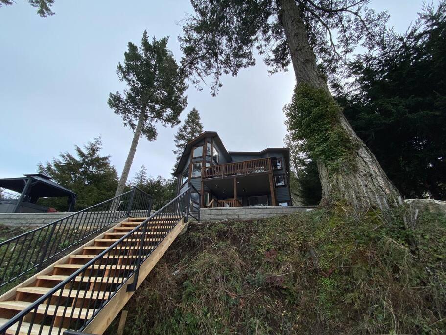 Sooke Waterfront Retreat Hot Tub & Dock Access