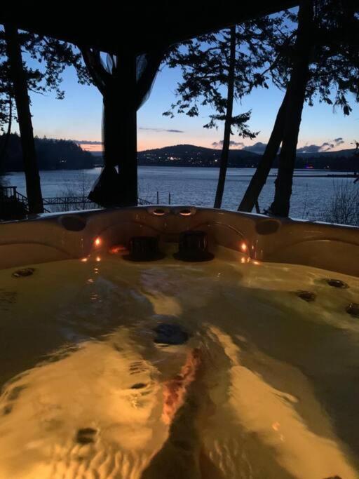Sooke Waterfront Retreat Hot Tub & Dock Access