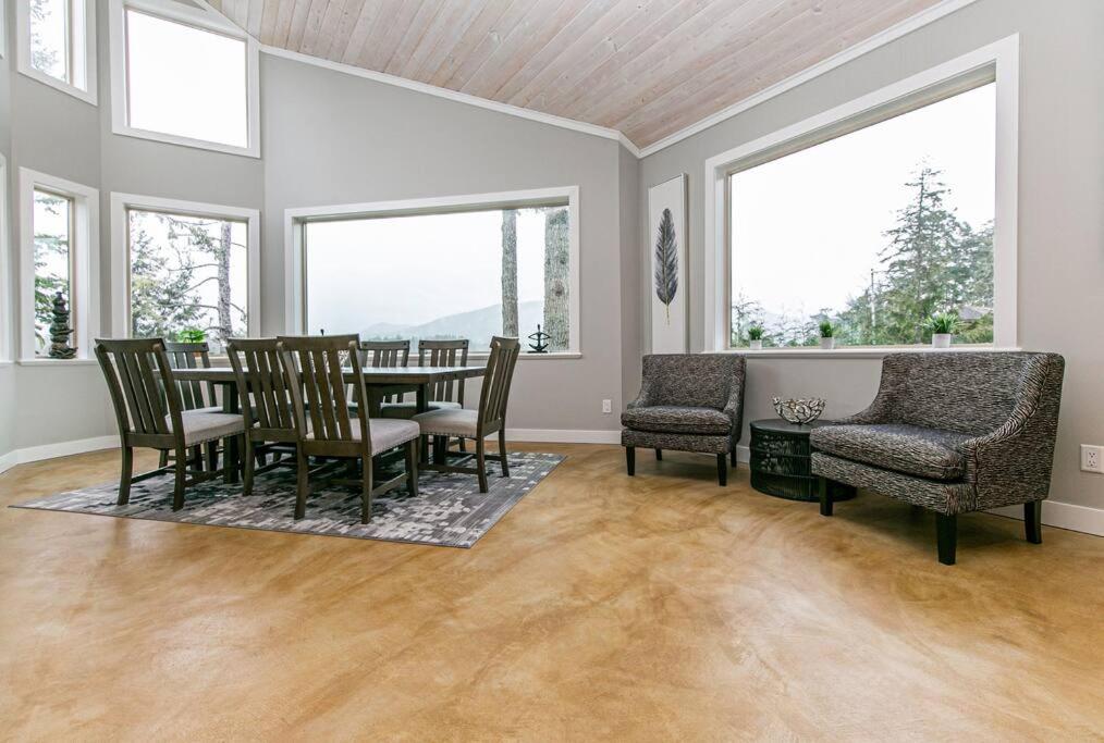 Sooke Waterfront Retreat Hot Tub & Dock Access