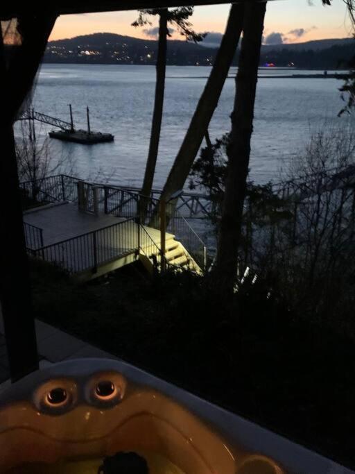 Sooke Waterfront Retreat Hot Tub & Dock Access