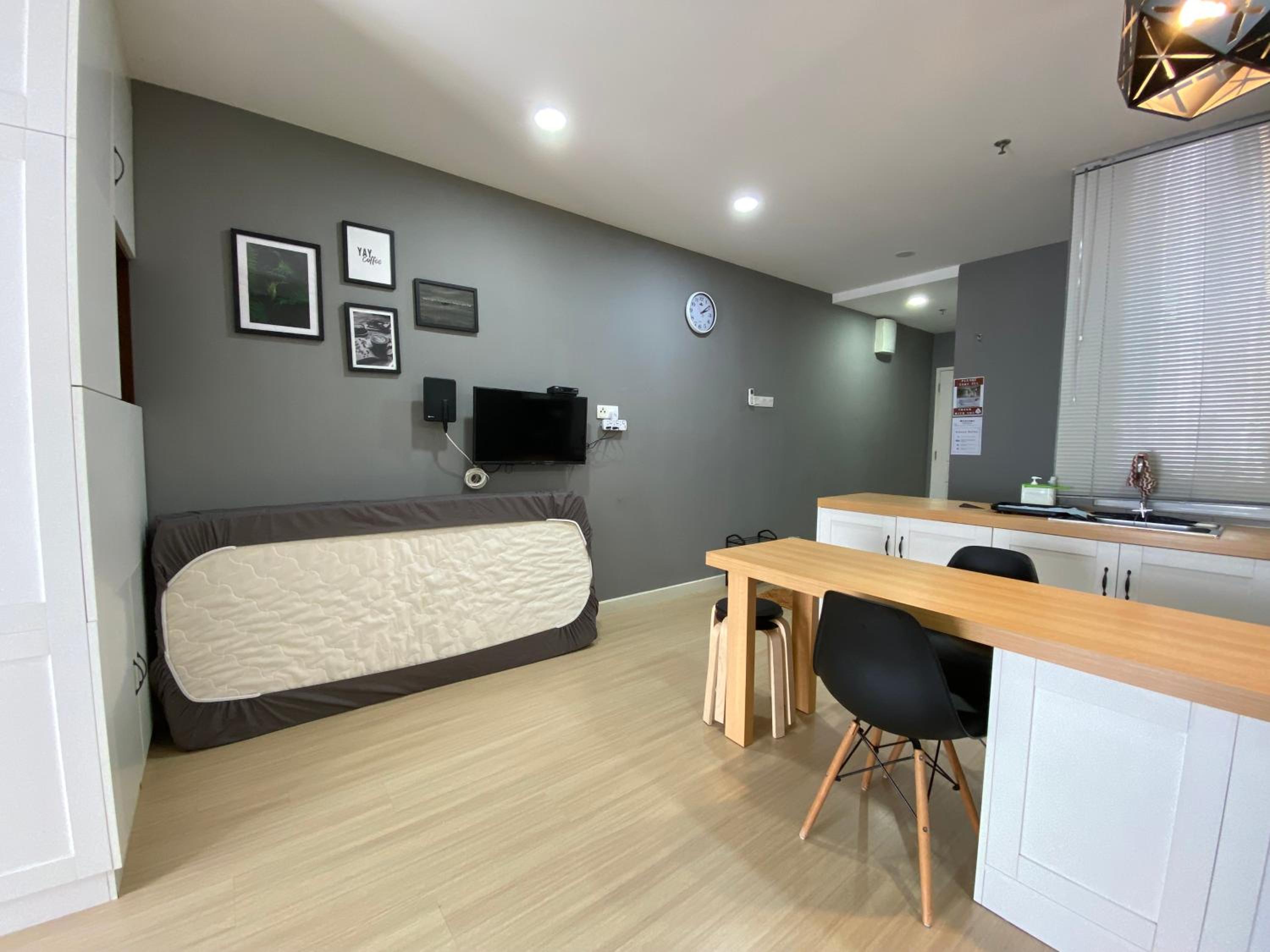A Modern & Homely Studio with Pool and Gym photo 4