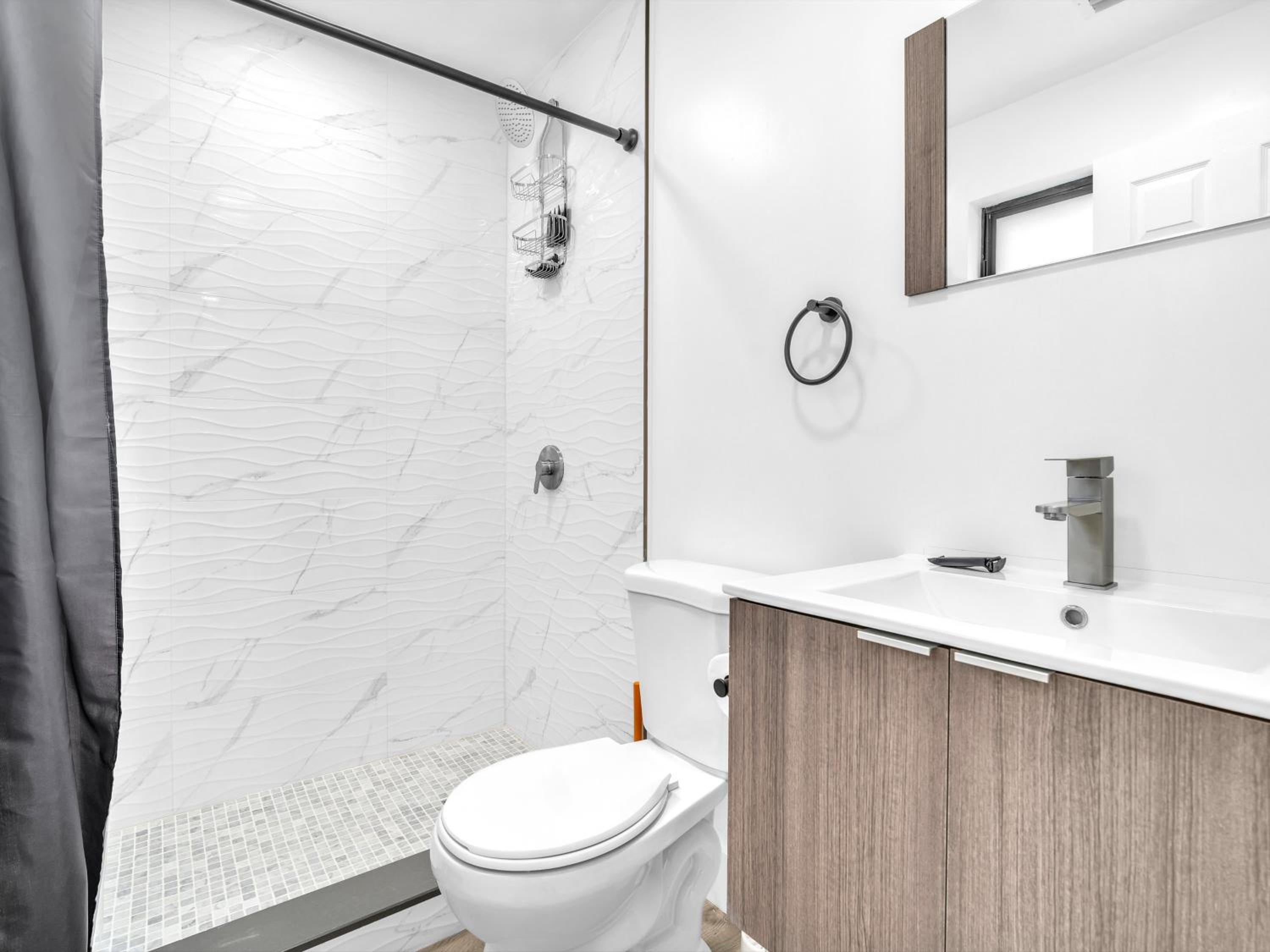 Upscale 3 Bedroom House in Centric Location - in Miami Shores