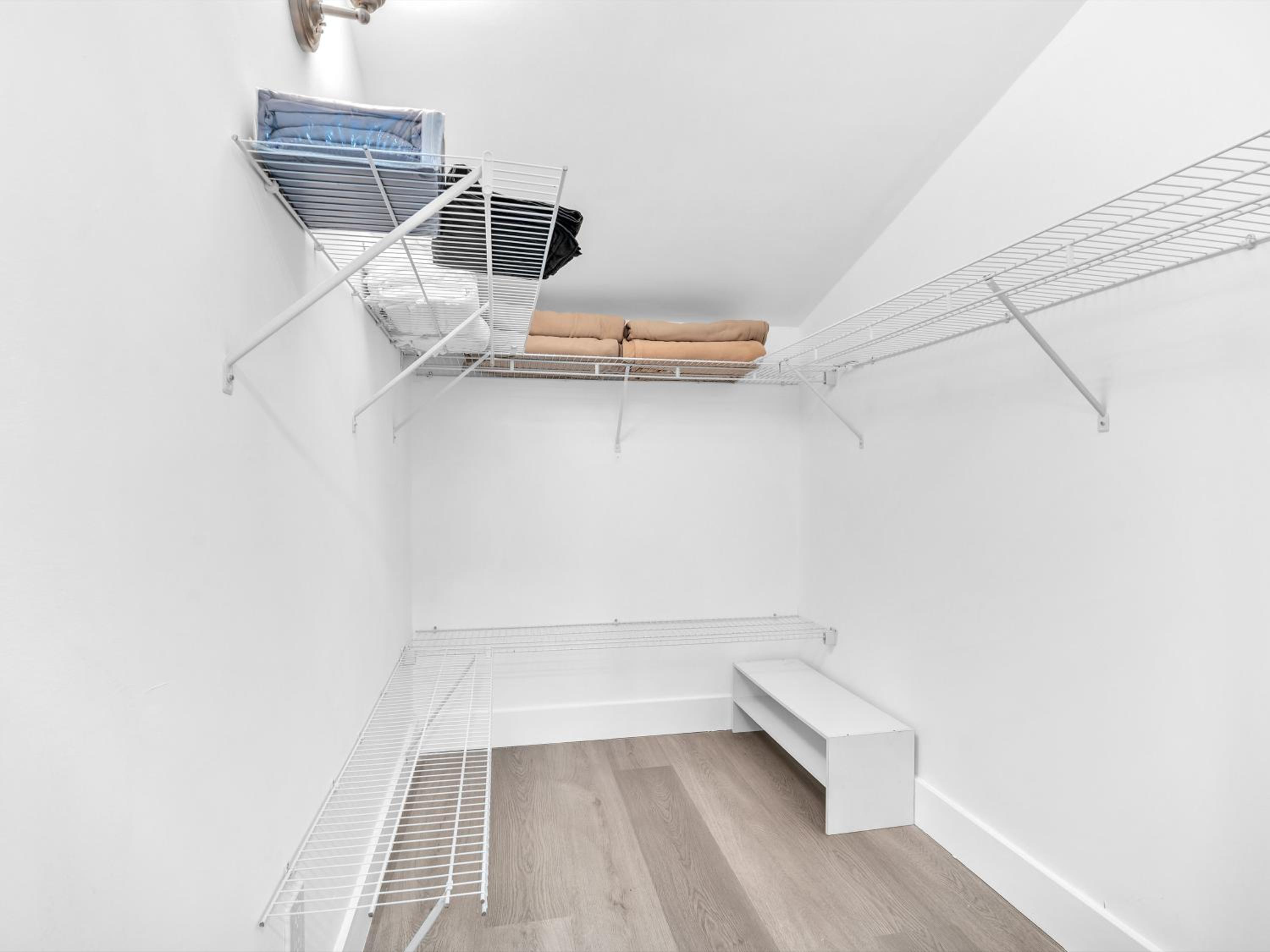 Upscale 3 Bedroom House in Centric Location - in Miami Shores