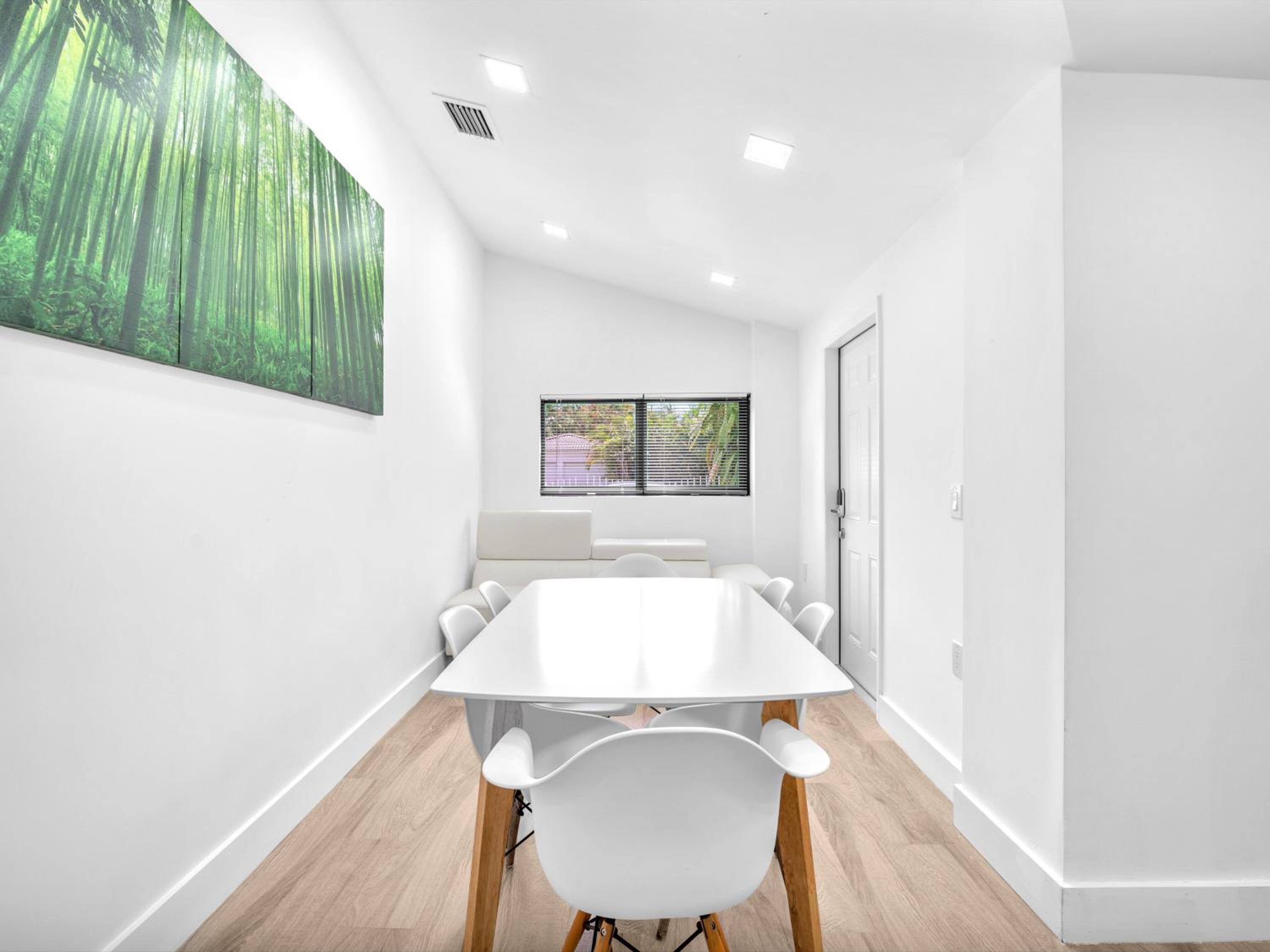 Upscale 3 Bedroom House in Centric Location - in Miami Shores