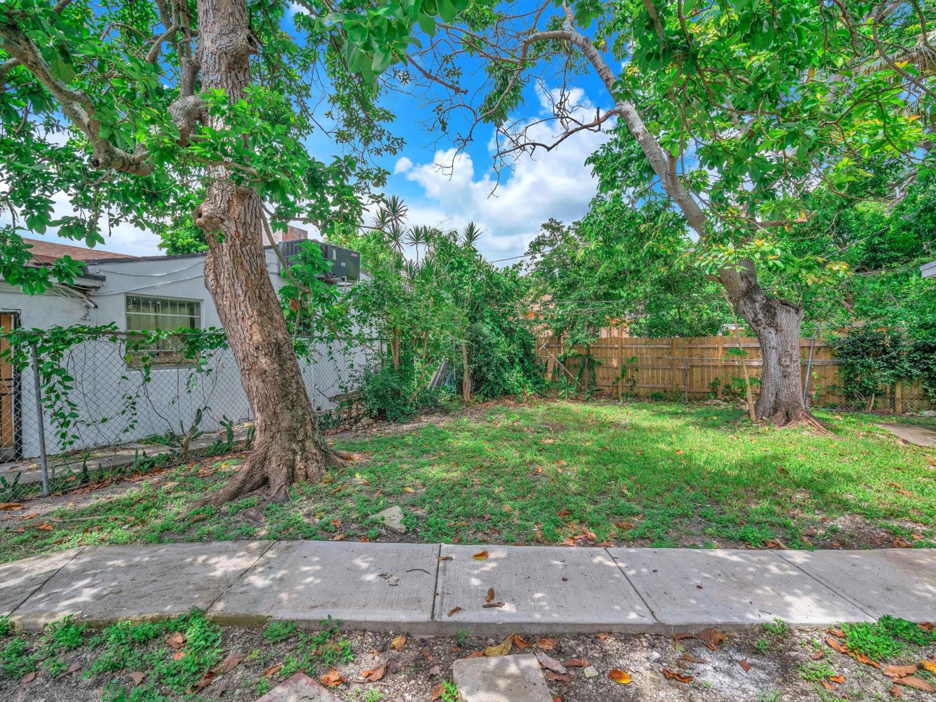 Upscale 3 Bedroom House in Centric Location - in Miami Shores