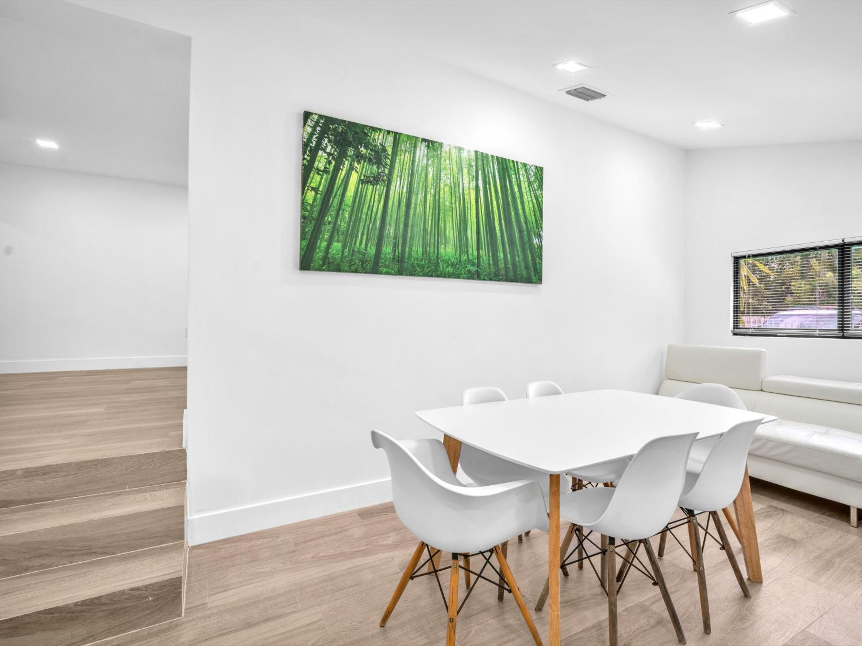 Upscale 3 Bedroom House in Centric Location - in Miami Shores