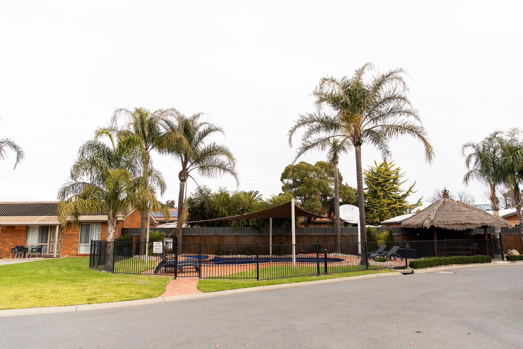 Tea House Motor Inn