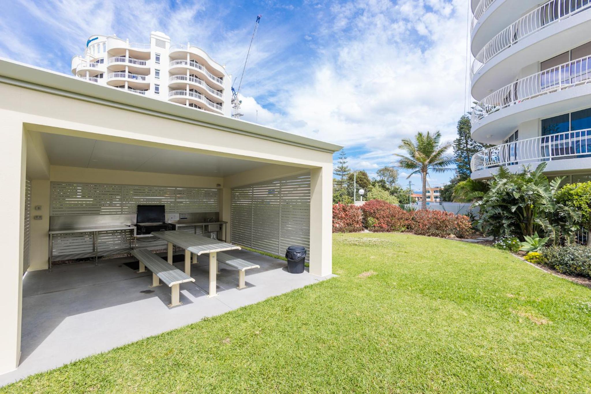 Burleigh Surf Apartments-1