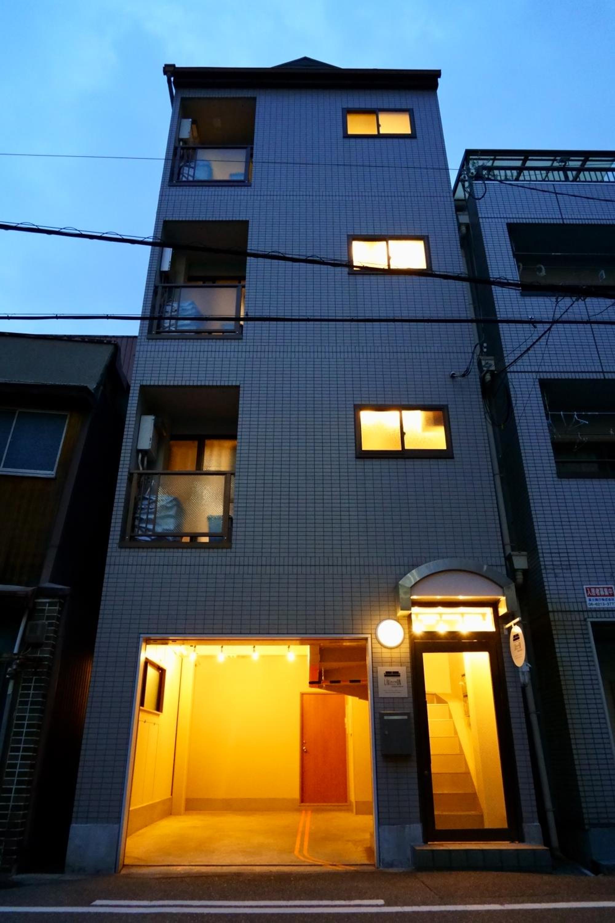 Liaison Court Universal Gateway