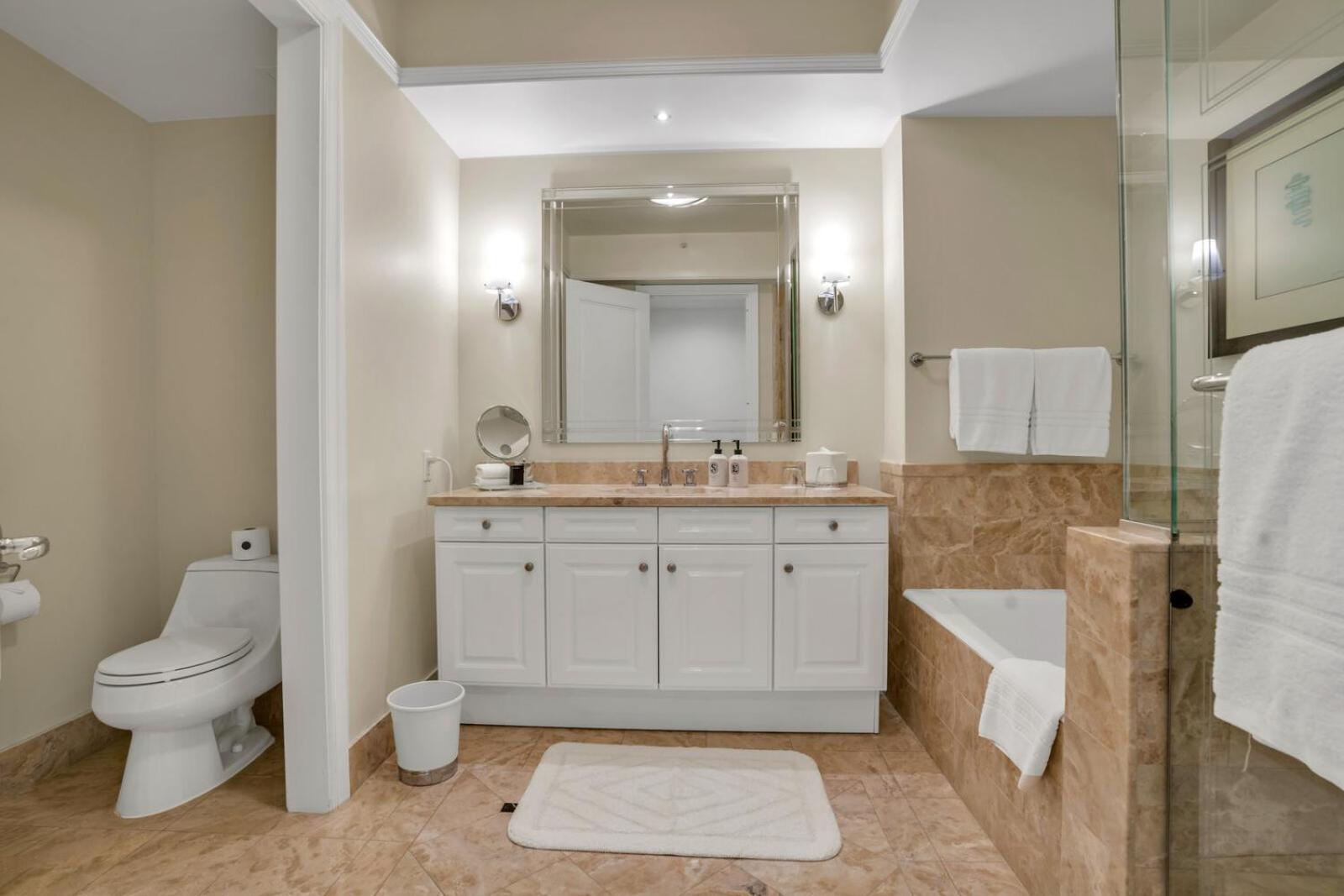 2 Bedroom OR King Studio Suites Four Seasons Hotel Miami Free Wi-Fi & Free Parking