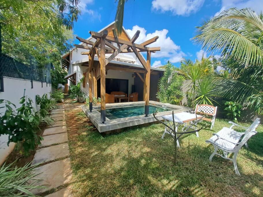 Tropical 3-bedrooms Coastal Residence Creolia view 4