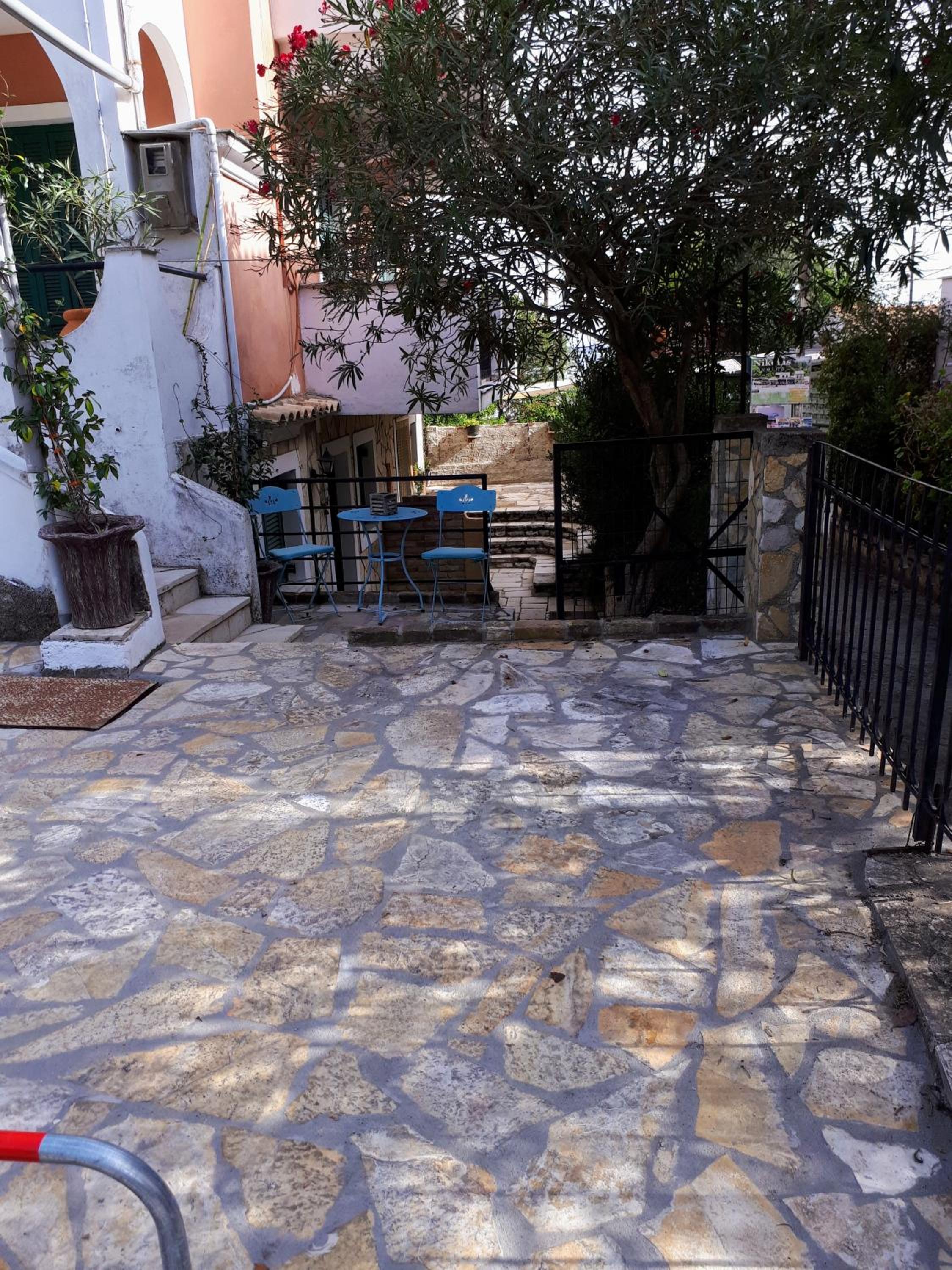 Garneli Apartments