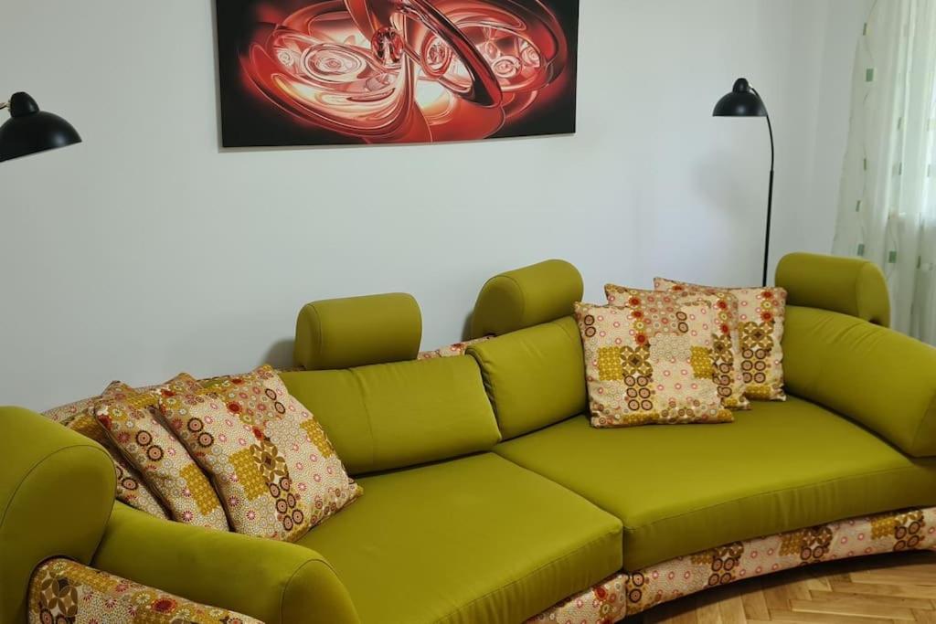 Apartament 3 camere, doua bai integral pentru familie sau grup view 4