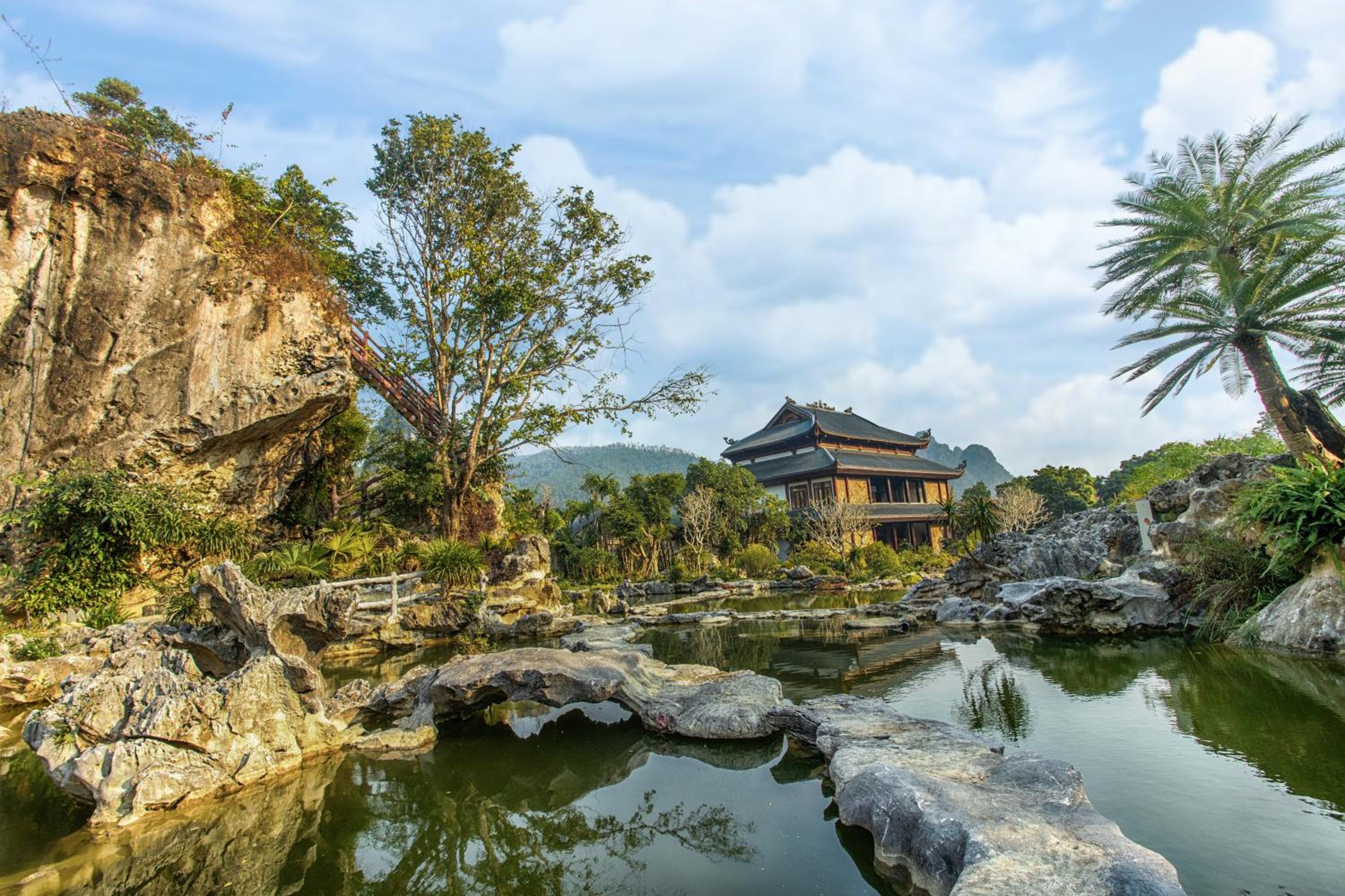 HỒ ĐÁ CỔ THIÊN LONG Hoa Le