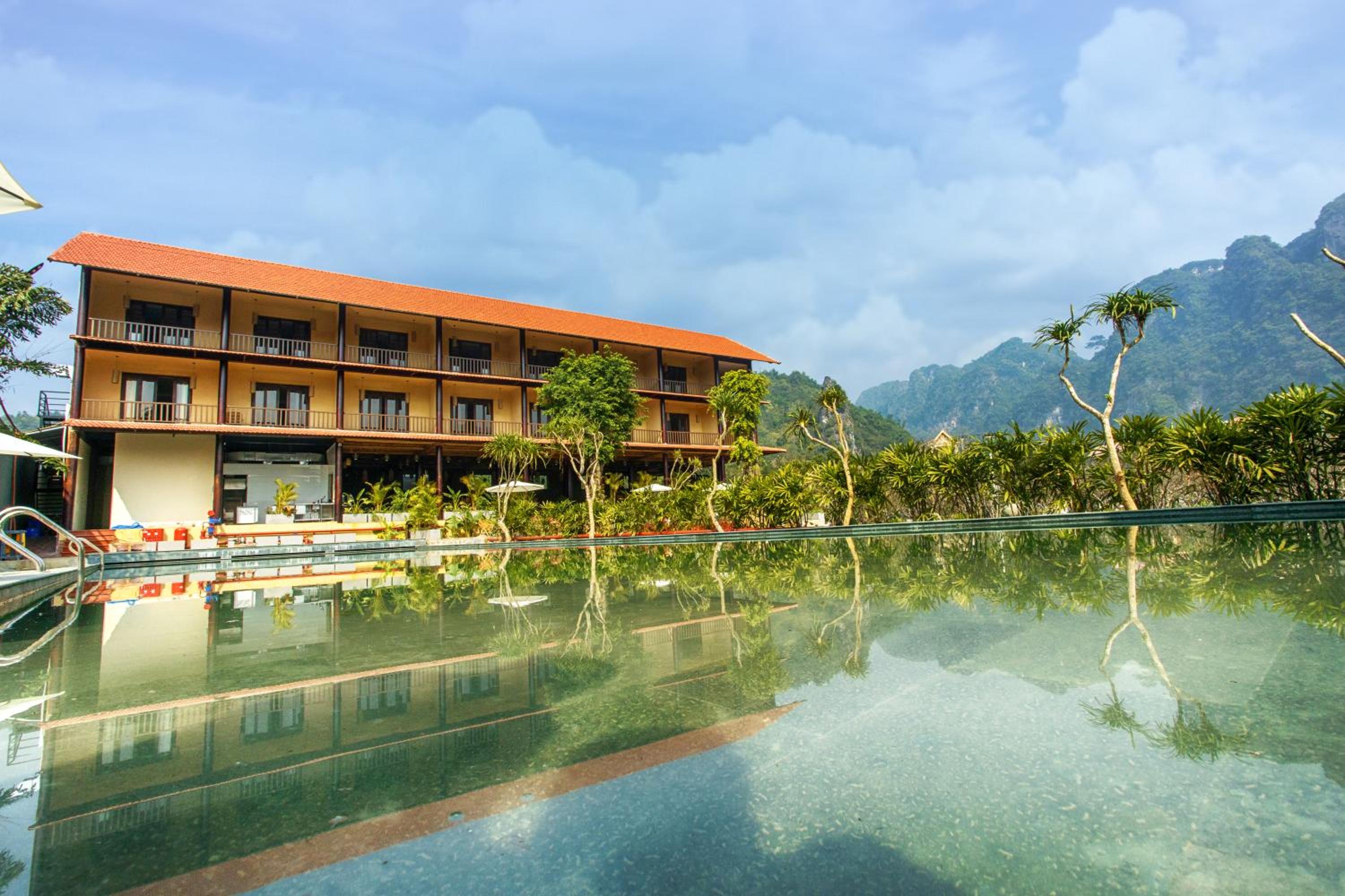 HỒ ĐÁ CỔ THIÊN LONG Hoa Le