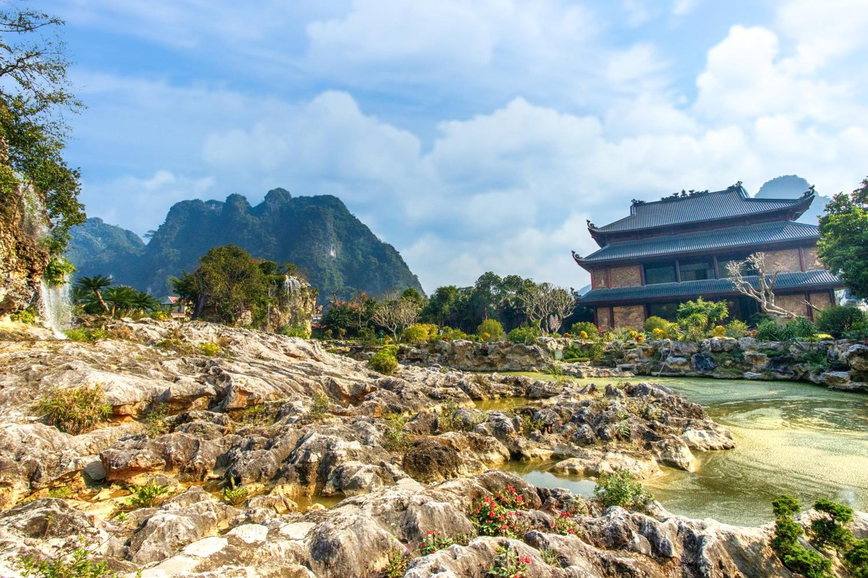 HỒ ĐÁ CỔ THIÊN LONG Hoa Le
