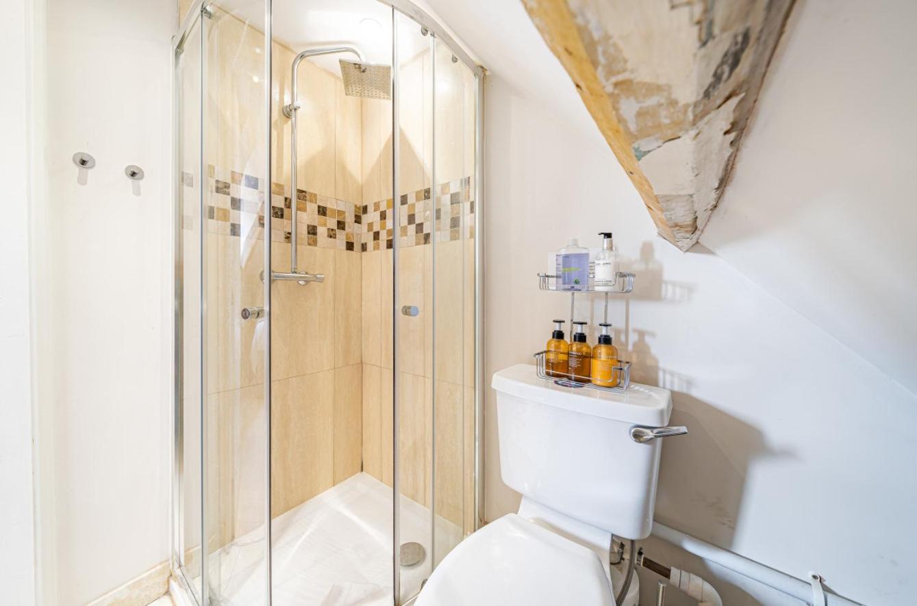 Charming two bedroom Maisonette