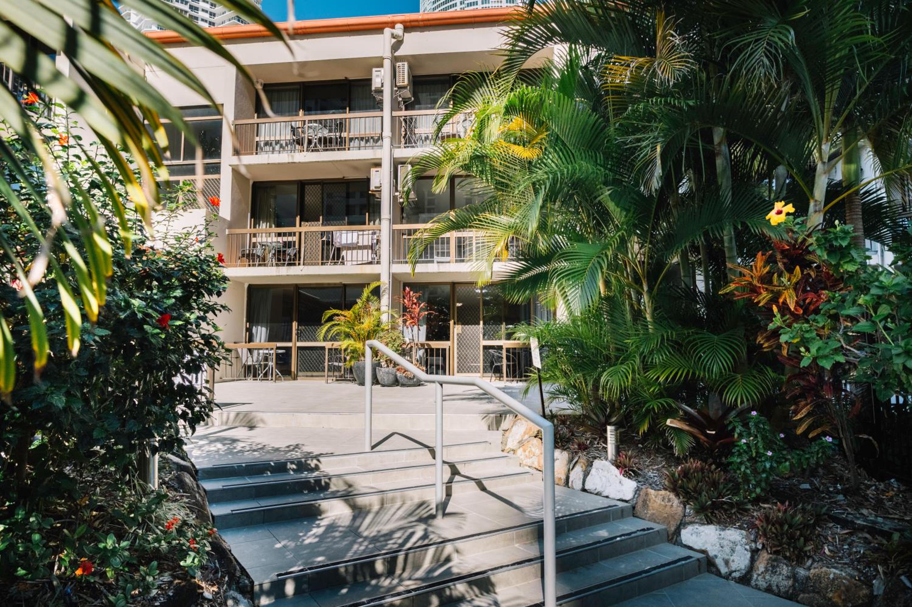 Surfers Paradise- meters from the beach!
