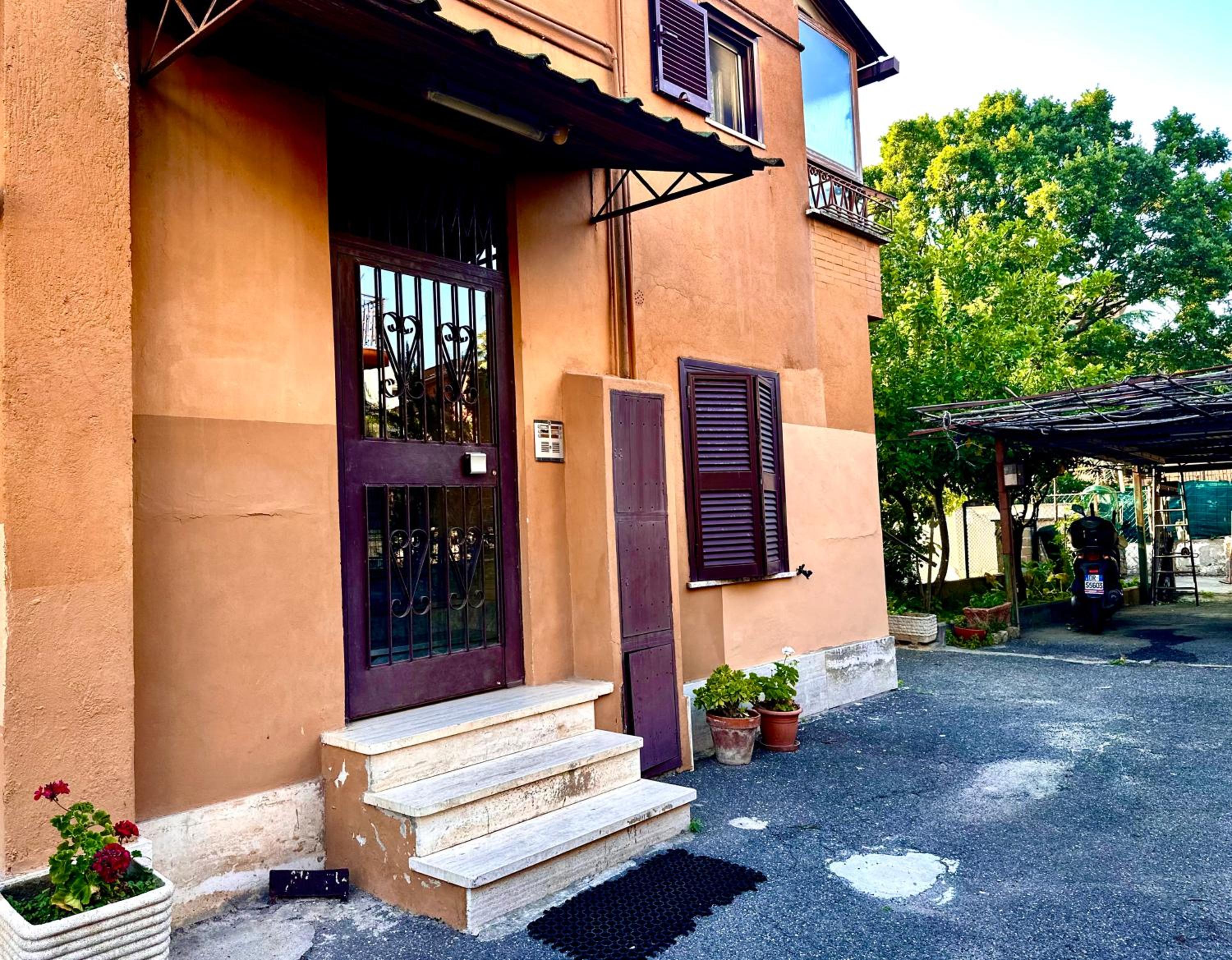 Gemelli-San Pietro-Trastevere-casa con posto auto