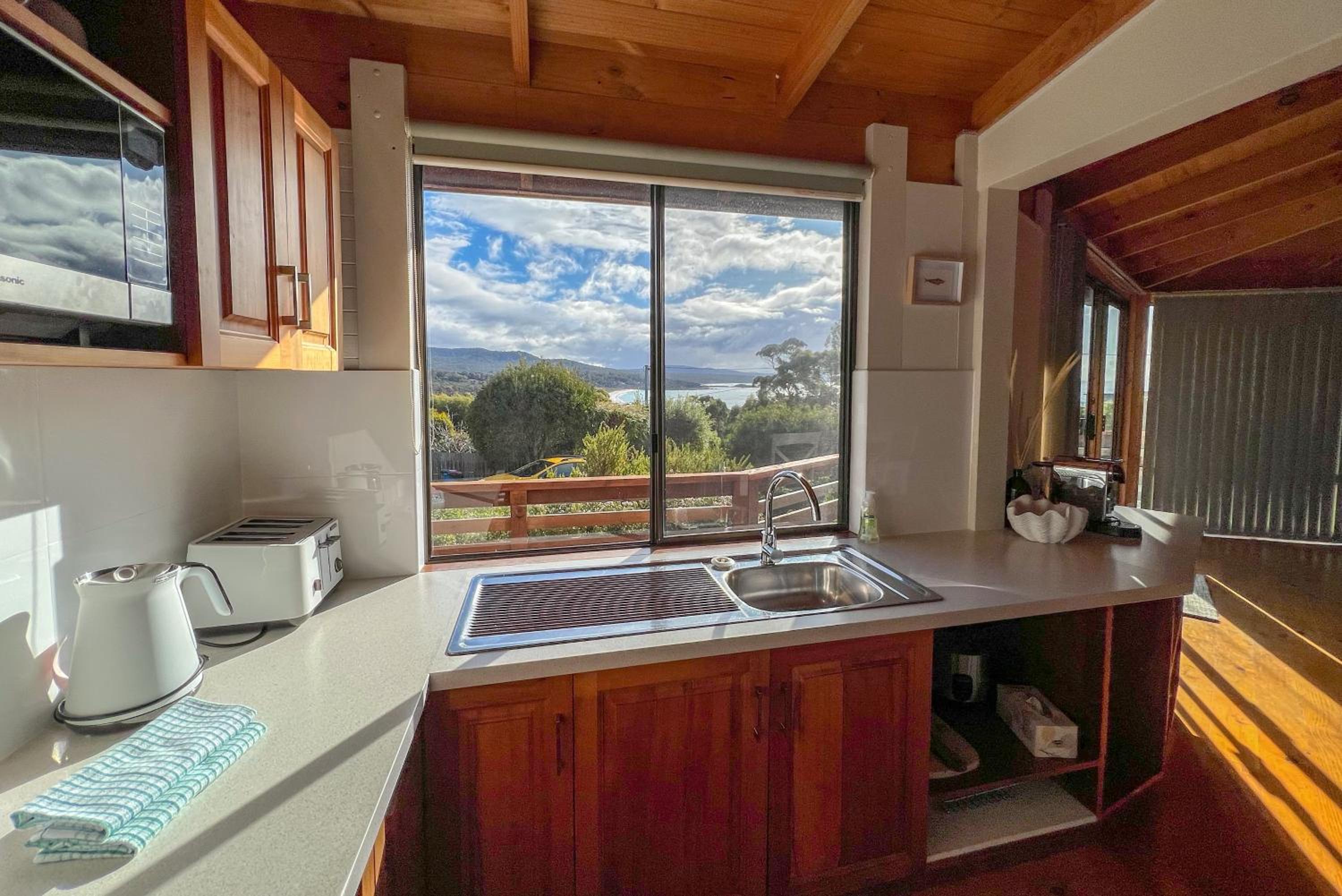 HEXAGON BEACH HOUSE Binalong Bay of Fires Views