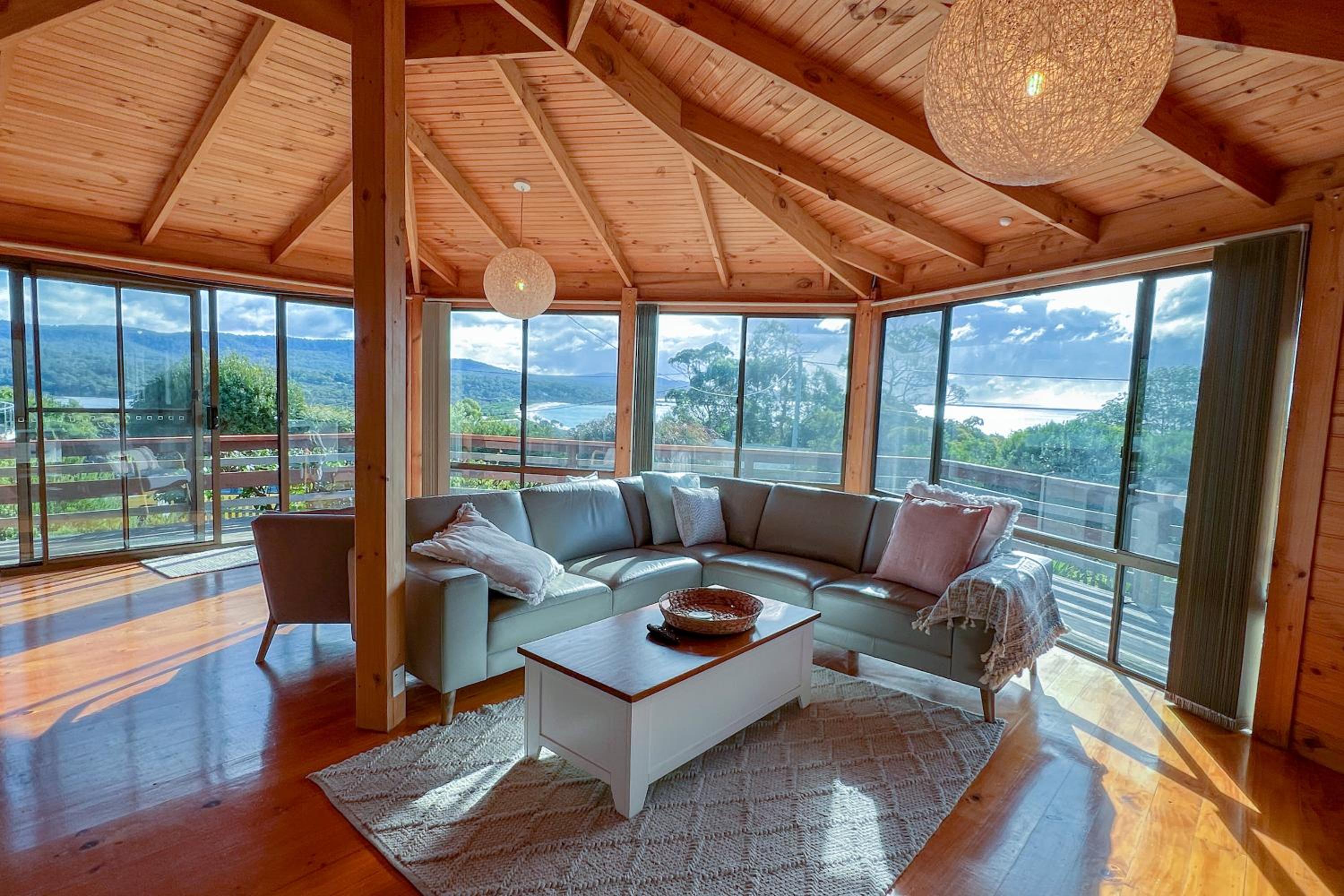 HEXAGON BEACH HOUSE Binalong Bay of Fires Views