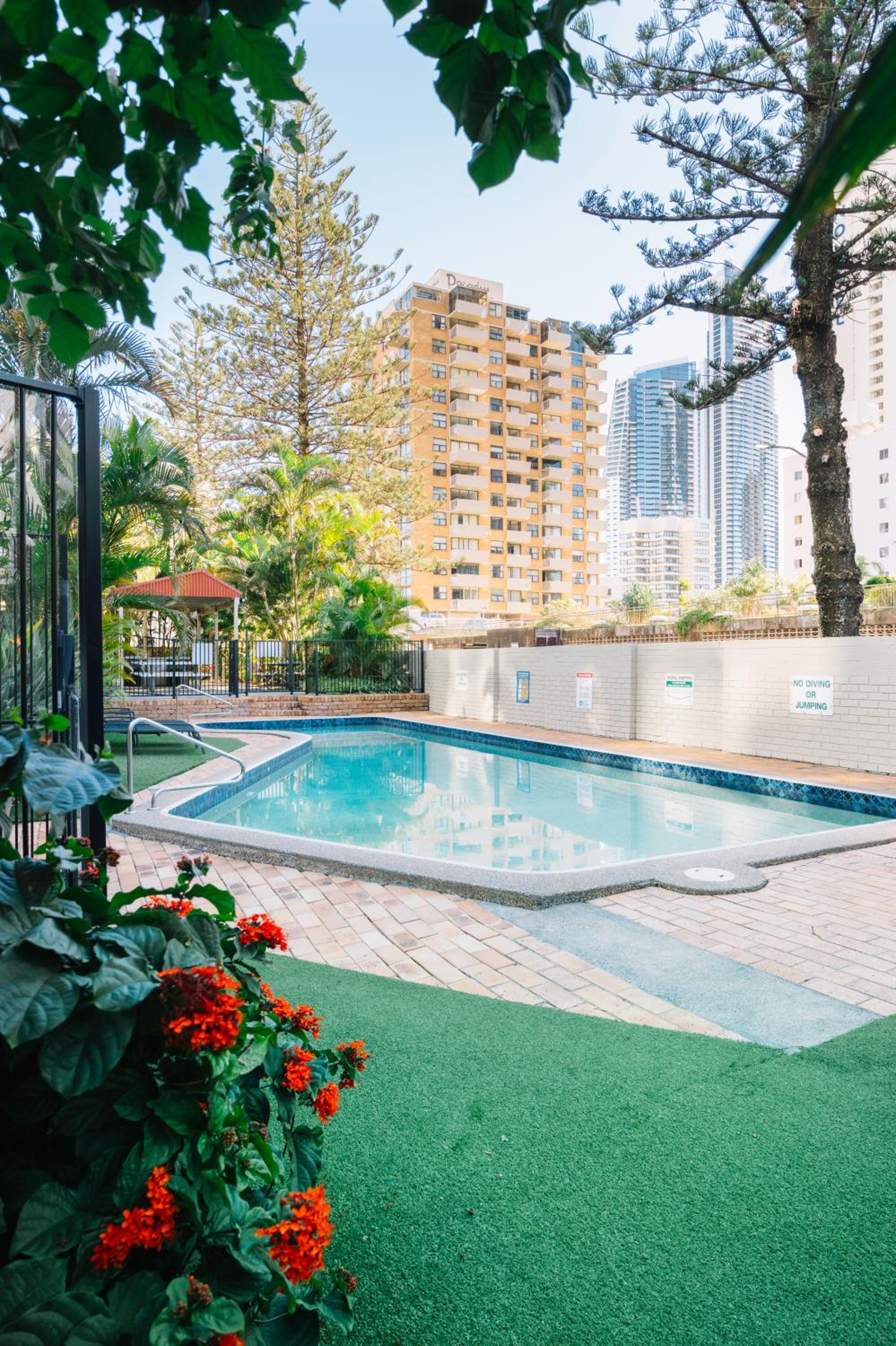 Surfers Paradise- meters from the beach!