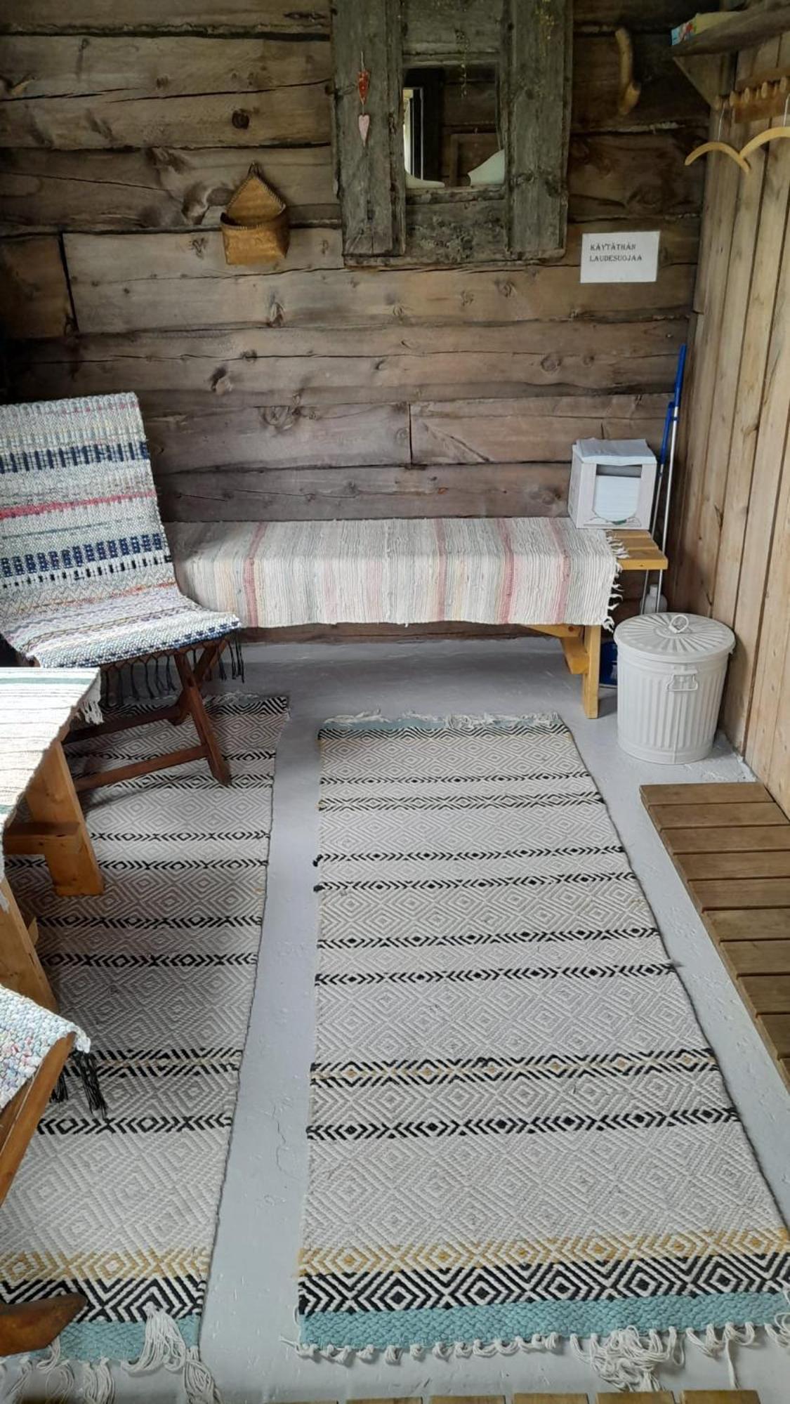 Leppälän vanhatupa rantasaunalla