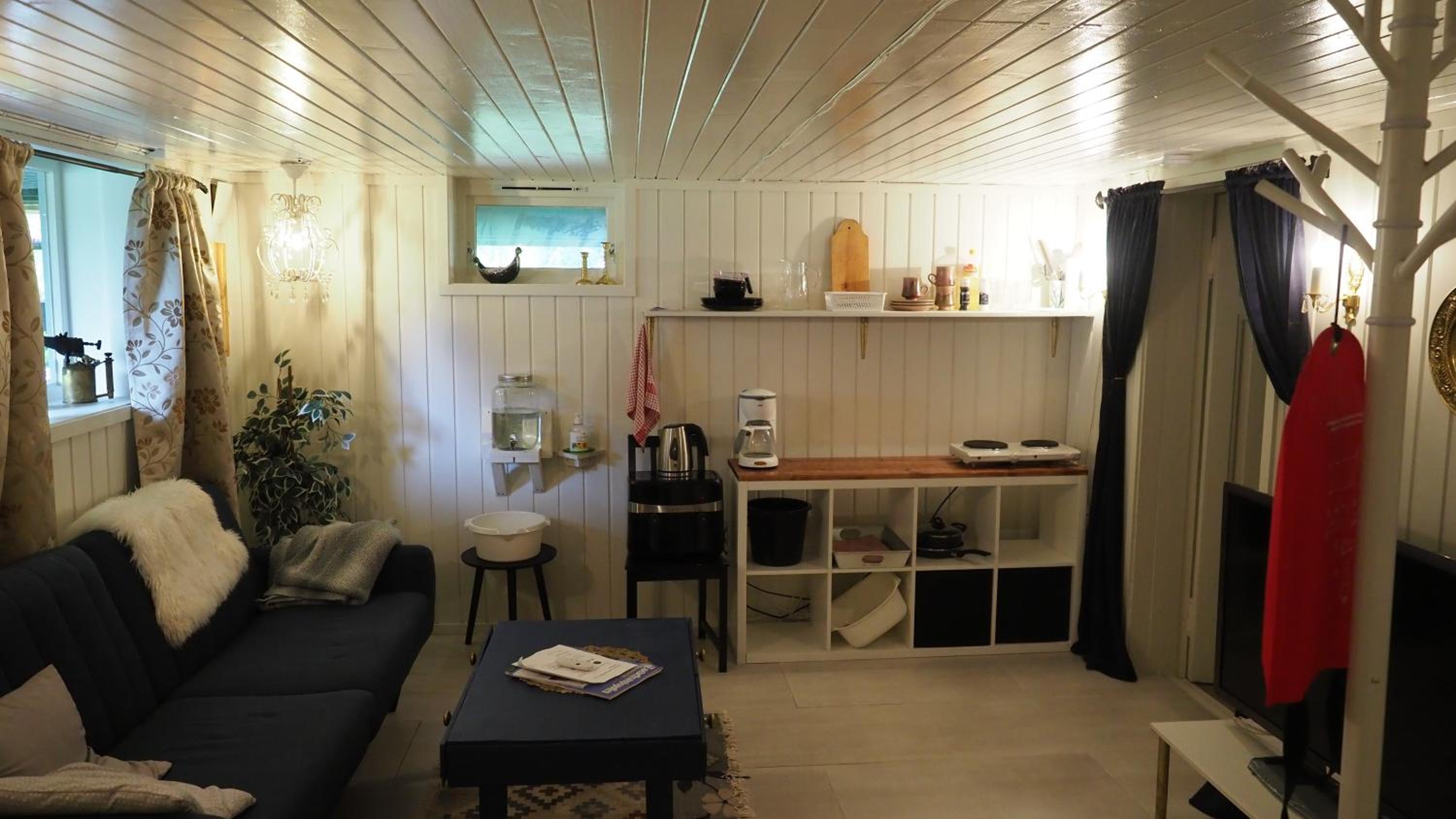 Riverside Bliss Cozy Apartment near Tvedestrand