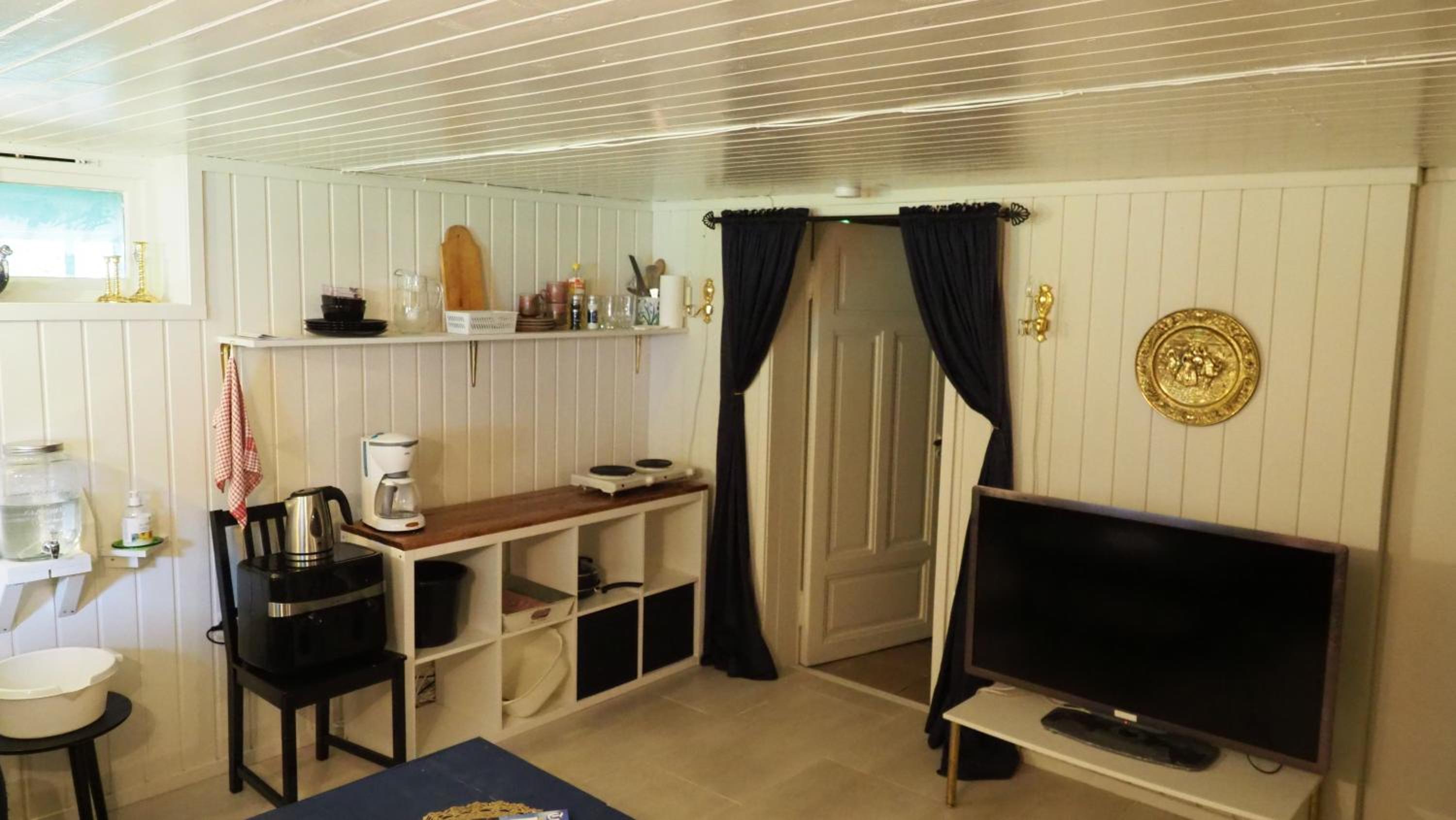 Riverside Bliss Cozy Apartment near Tvedestrand