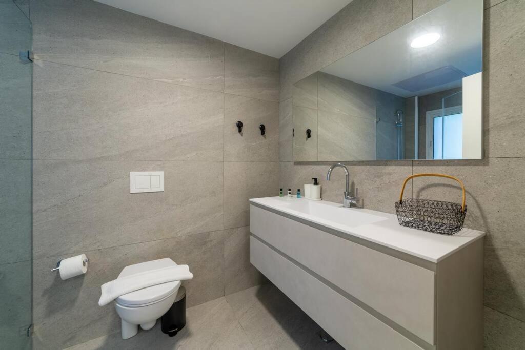 Renovated 3 Bedrooms / 2 bath on Frishman st. view 4